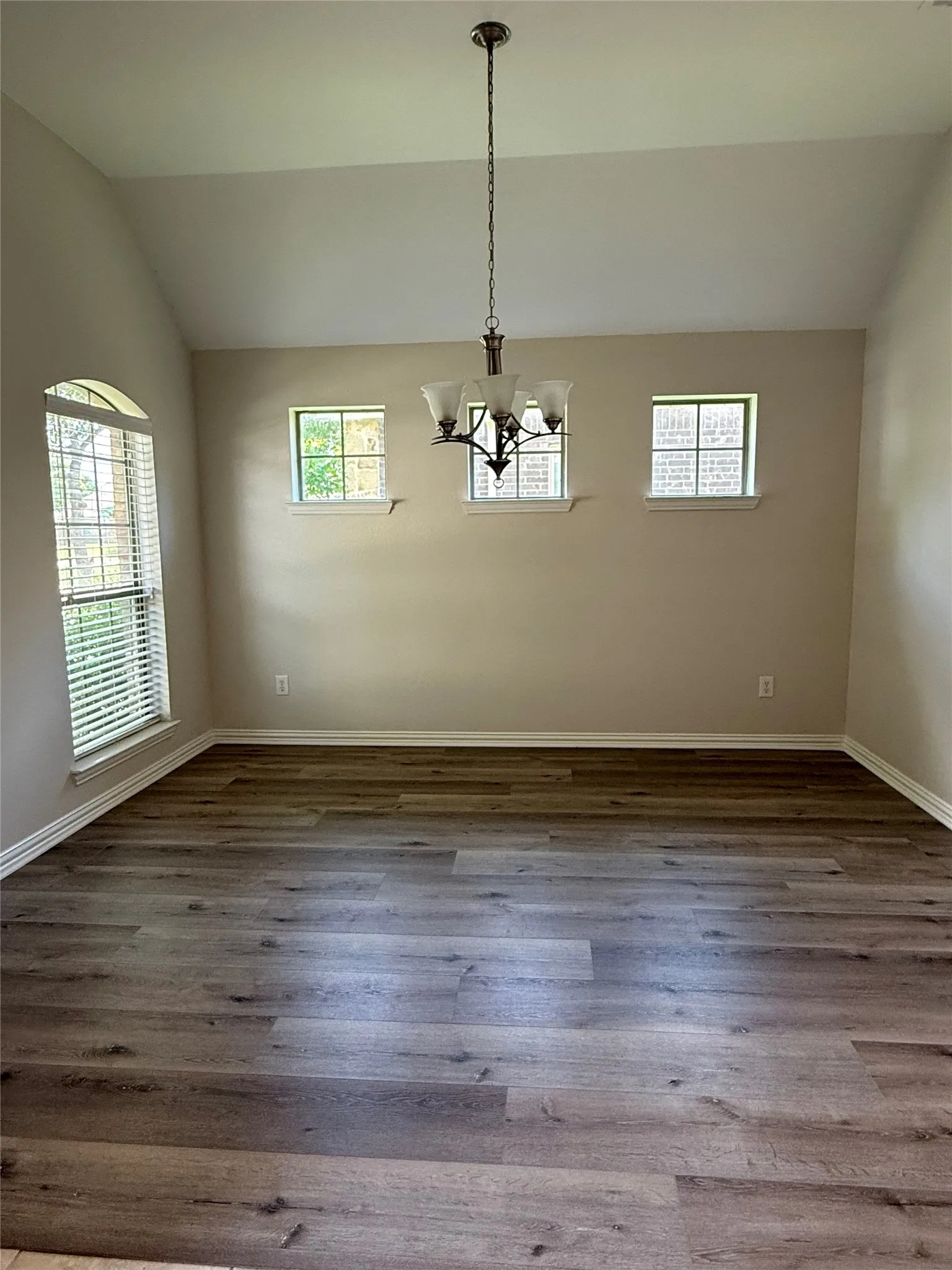 Single Family Residence For Rent in Collin County , 5709 Centeridge Lane, Mc Kinney, Texas 75071, 3 Bedroom, 4 Bathroom, 2 Garage spaces, 2,414 Sqft, built in 2013, mls#21402881, Real Estate Agent in Mc Kinney, Homes For Rent in Collin county, Homes For Rent in Mc Kinney, Realtor in Mc Kinney Texas, Real Estate Brokerage Independent Realty Texas, Luminita Cordes Realtor