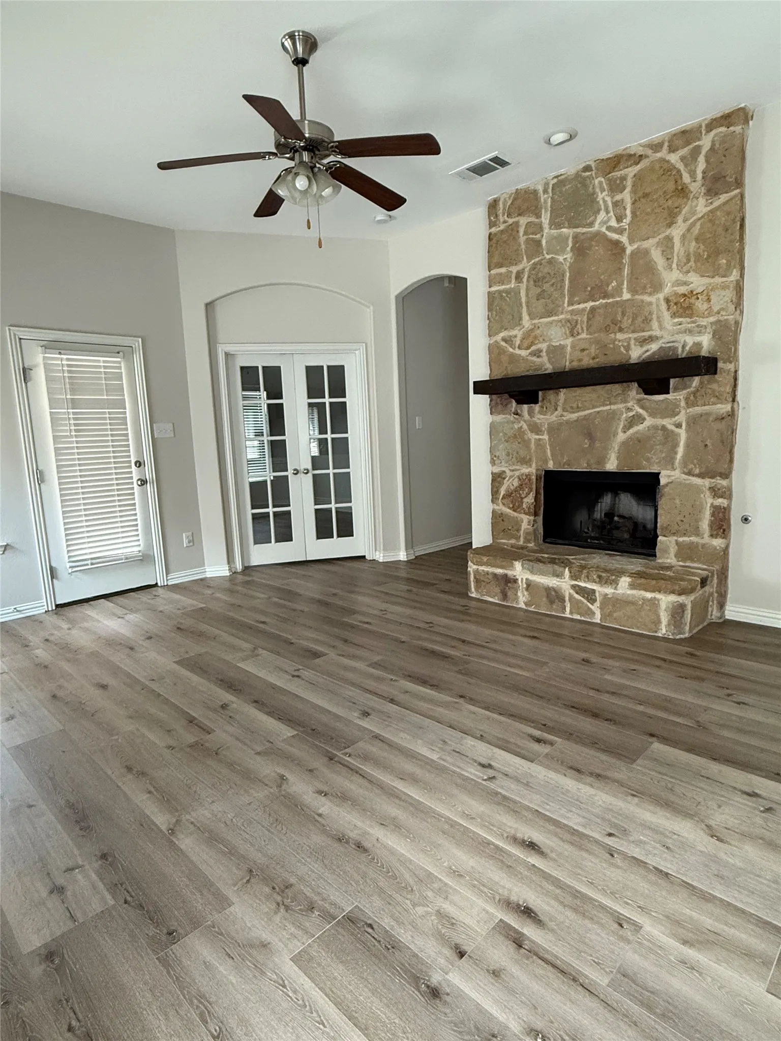 Single Family Residence For Rent in Collin County , 5709 Centeridge Lane, Mc Kinney, Texas 75071, 3 Bedroom, 4 Bathroom, 2 Garage spaces, 2,414 Sqft, built in 2013, mls#21402881, Real Estate Agent in Mc Kinney, Homes For Rent in Collin county, Homes For Rent in Mc Kinney, Realtor in Mc Kinney Texas, Real Estate Brokerage Independent Realty Texas, Luminita Cordes Realtor
