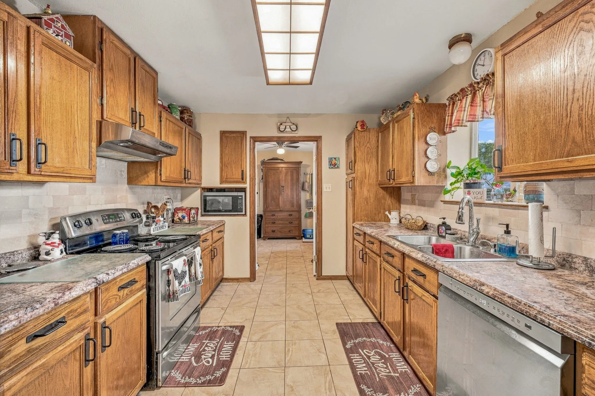 Farm For Sale in Denton County , 4703 Pure Country Lane, Aubrey, Texas 76227, 4 Bedroom, 2 Bathroom, 2 Garage spaces, 2,436 Sqft, built in 1990, mls#21401417, Real Estate Agent in Aubrey, Homes For Sale in Denton county, Homes For Sale in Aubrey, Realtor in Aubrey Texas, Real Estate Brokerage Independent Realty Texas, Luminita Cordes Realtor