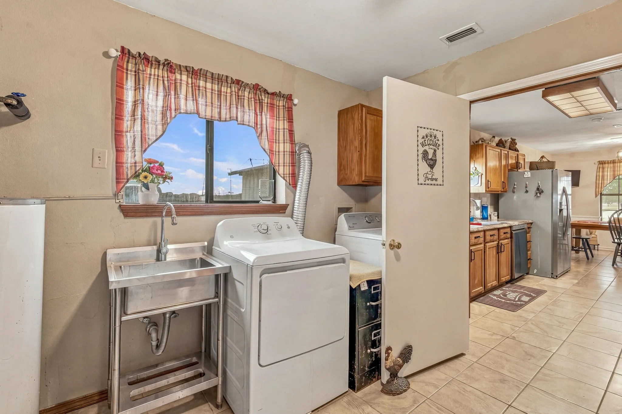 Farm For Sale in Denton County , 4703 Pure Country Lane, Aubrey, Texas 76227, 4 Bedroom, 2 Bathroom, 2 Garage spaces, 2,436 Sqft, built in 1990, mls#21401417, Real Estate Agent in Aubrey, Homes For Sale in Denton county, Homes For Sale in Aubrey, Realtor in Aubrey Texas, Real Estate Brokerage Independent Realty Texas, Luminita Cordes Realtor