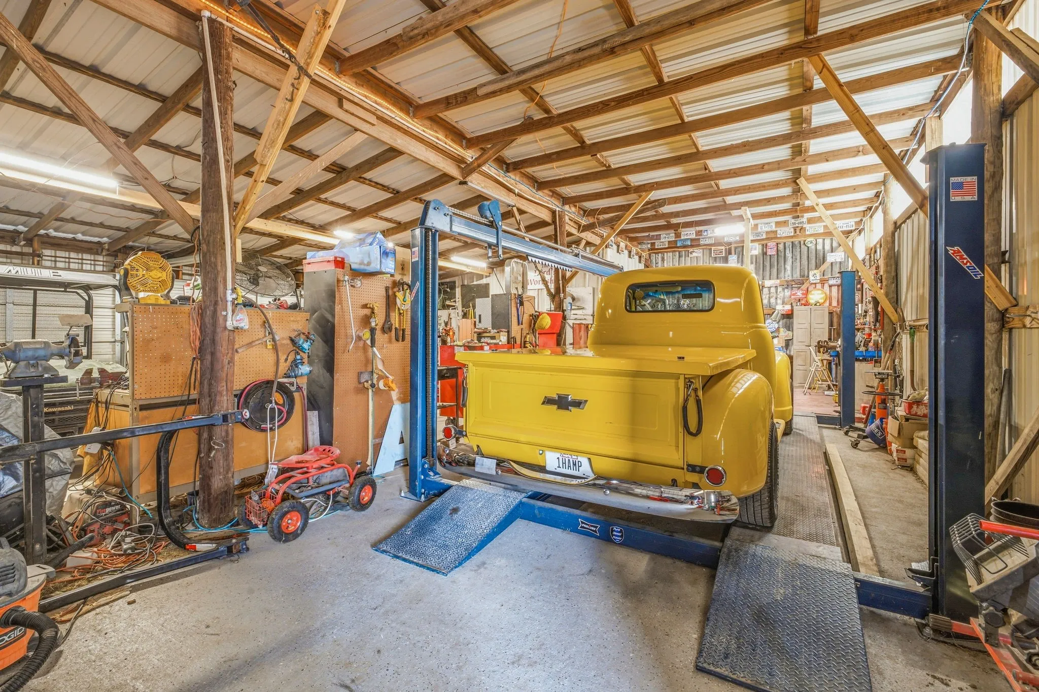 Farm For Sale in Denton County , 4703 Pure Country Lane, Aubrey, Texas 76227, 4 Bedroom, 2 Bathroom, 2 Garage spaces, 2,436 Sqft, built in 1990, mls#21401417, Real Estate Agent in Aubrey, Homes For Sale in Denton county, Homes For Sale in Aubrey, Realtor in Aubrey Texas, Real Estate Brokerage Independent Realty Texas, Luminita Cordes Realtor