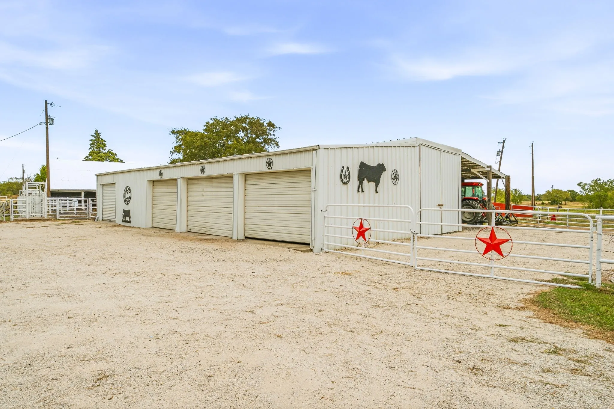 Farm For Sale in Denton County , 4703 Pure Country Lane, Aubrey, Texas 76227, 4 Bedroom, 2 Bathroom, 2 Garage spaces, 2,436 Sqft, built in 1990, mls#21401417, Real Estate Agent in Aubrey, Homes For Sale in Denton county, Homes For Sale in Aubrey, Realtor in Aubrey Texas, Real Estate Brokerage Independent Realty Texas, Luminita Cordes Realtor