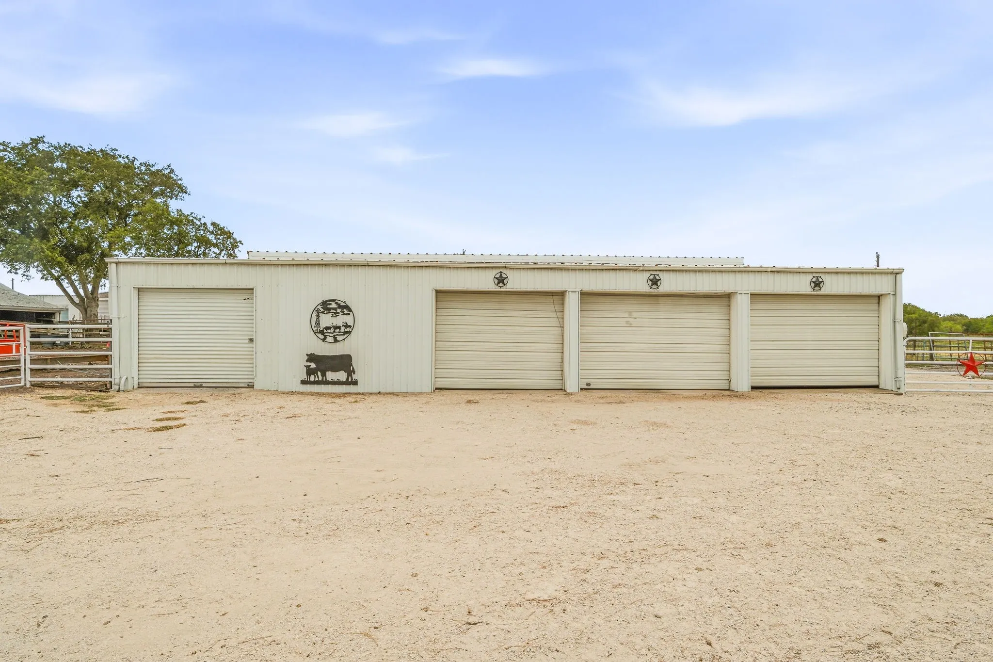 Farm For Sale in Denton County , 4703 Pure Country Lane, Aubrey, Texas 76227, 4 Bedroom, 2 Bathroom, 2 Garage spaces, 2,436 Sqft, built in 1990, mls#21401417, Real Estate Agent in Aubrey, Homes For Sale in Denton county, Homes For Sale in Aubrey, Realtor in Aubrey Texas, Real Estate Brokerage Independent Realty Texas, Luminita Cordes Realtor