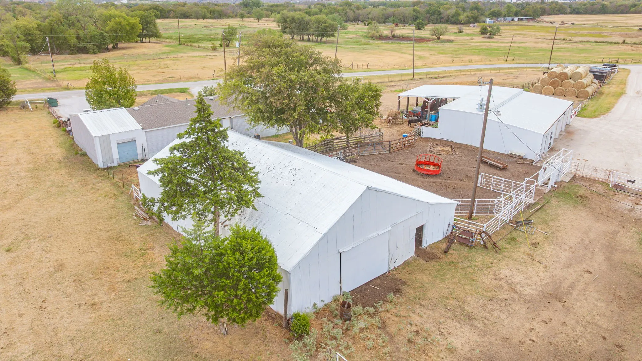 Farm For Sale in Denton County , 4703 Pure Country Lane, Aubrey, Texas 76227, 4 Bedroom, 2 Bathroom, 2 Garage spaces, 2,436 Sqft, built in 1990, mls#21401417, Real Estate Agent in Aubrey, Homes For Sale in Denton county, Homes For Sale in Aubrey, Realtor in Aubrey Texas, Real Estate Brokerage Independent Realty Texas, Luminita Cordes Realtor