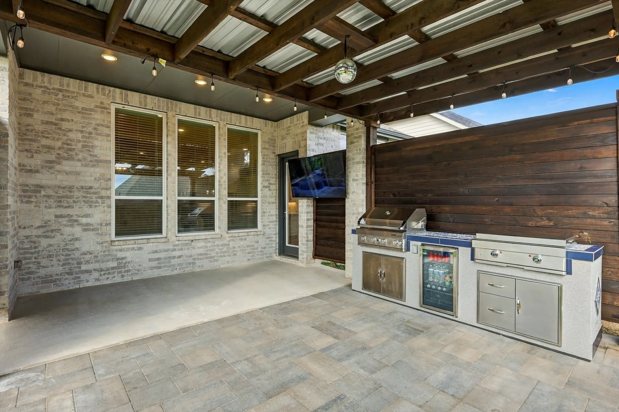 Outdoor kitchen features Turbo Elite Gas and Teppanyaki Grills, beverage cooler and storage.