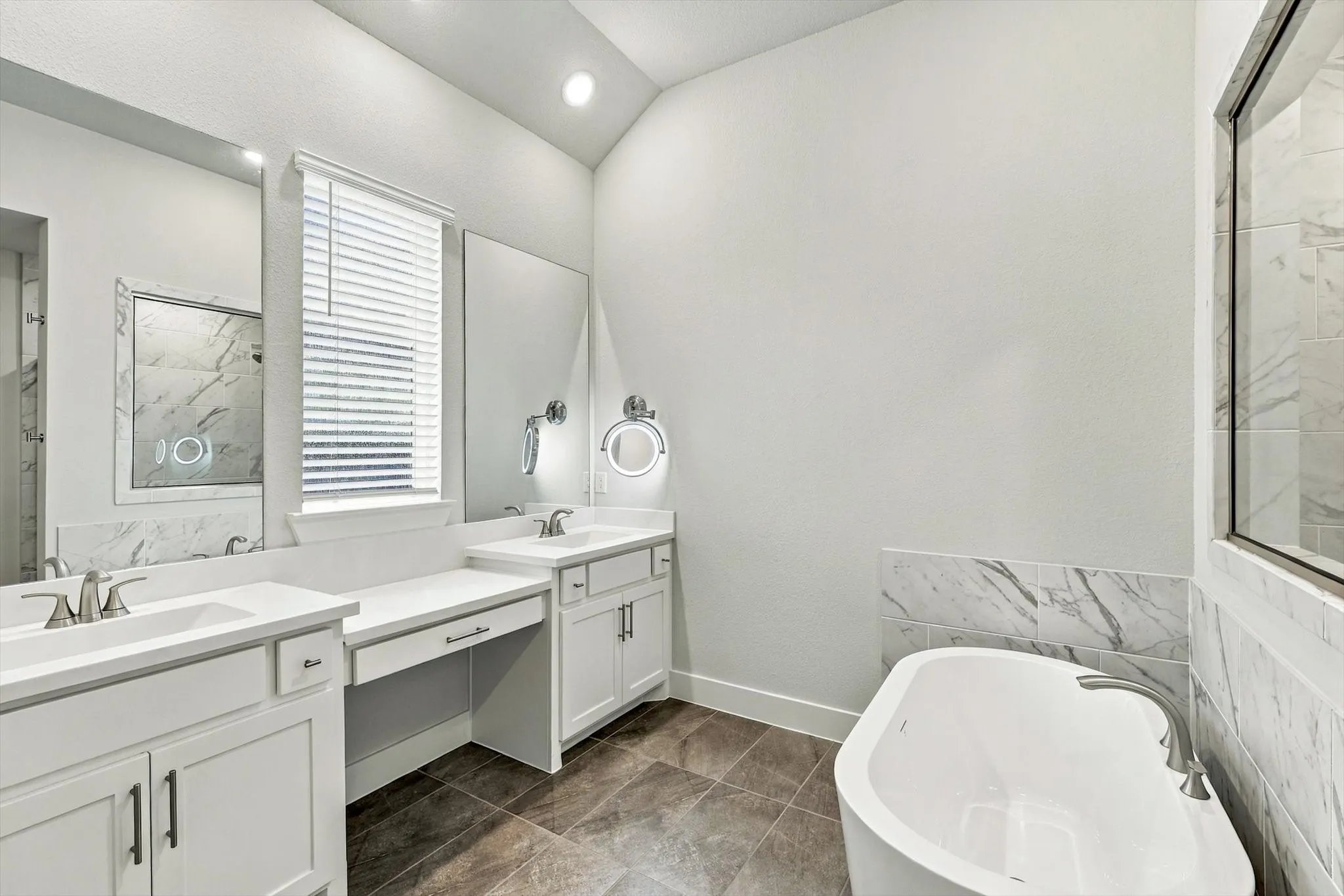Dual Sinks and vanity space in the primary bath