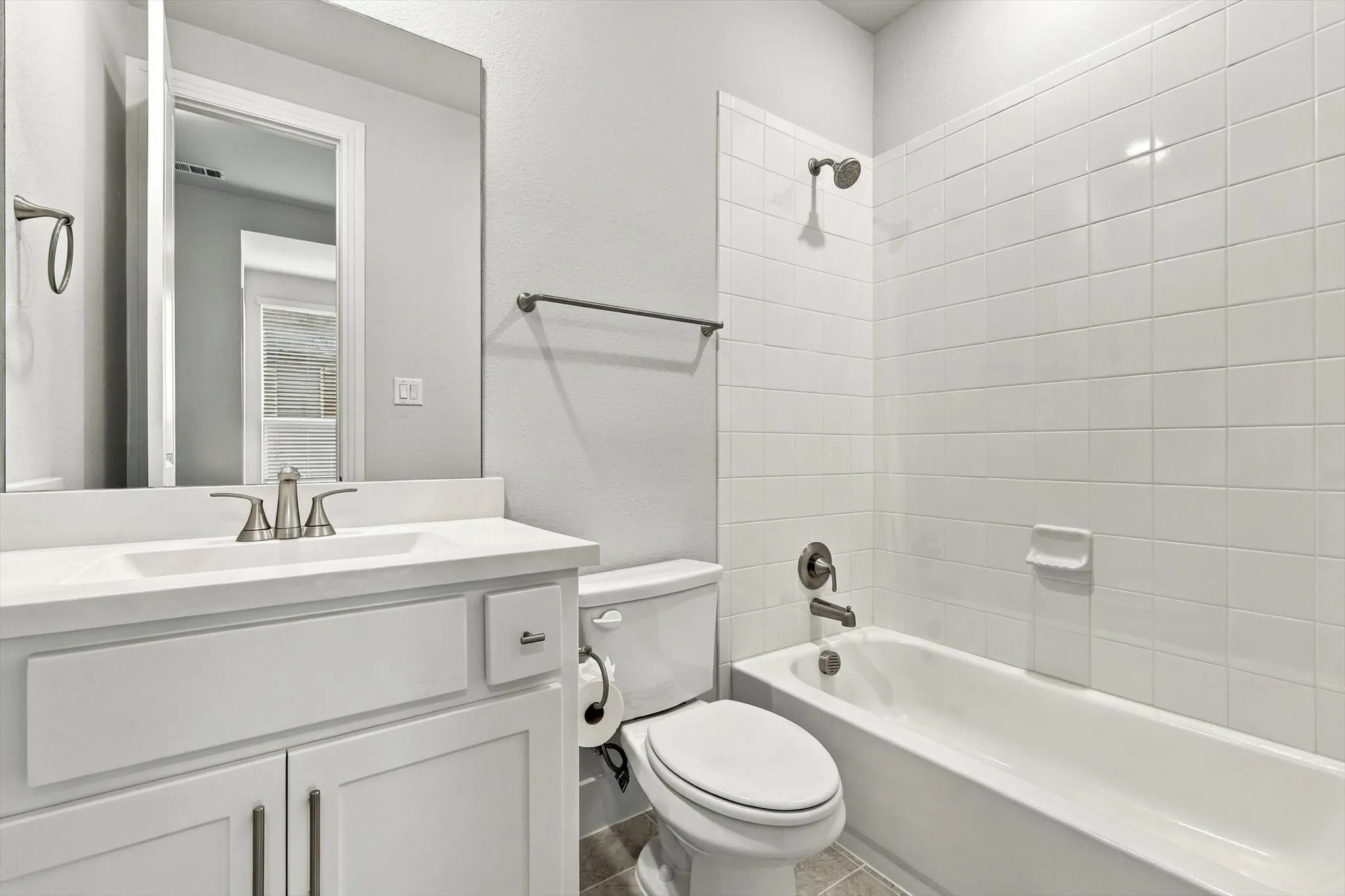 Ensuite bath for 3rd bedroom