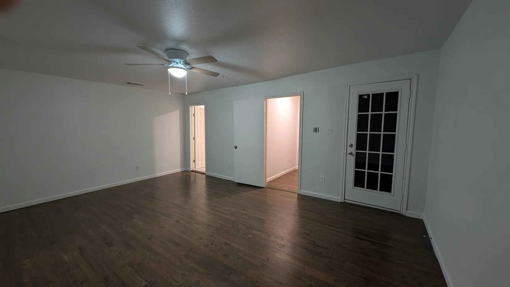 Single Family Residence For Sale in Dallas County , 1406 Eastus Drive, Dallas, Texas 75208, 3 Bedroom, 2 Bathroom, Garage spaces, 2,570 Sqft, built in 1951, mls#21400604, Real Estate Agent in Dallas, Homes For Sale in Dallas county, Homes For Sale in Dallas, Realtor in Dallas Texas, Real Estate Brokerage Independent Realty Texas, Luminita Cordes Realtor