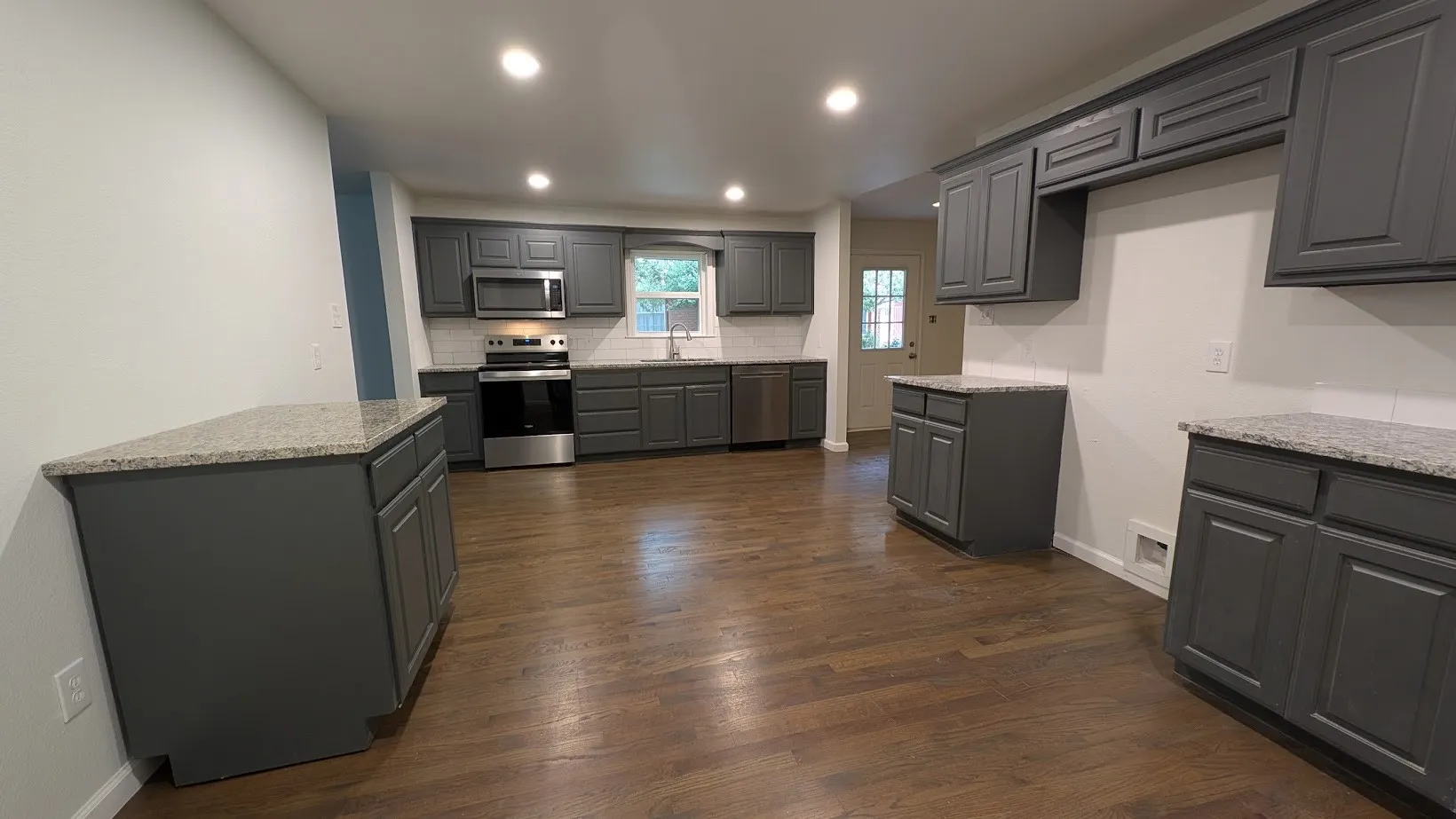 Single Family Residence For Sale in Dallas County , 1406 Eastus Drive, Dallas, Texas 75208, 3 Bedroom, 2 Bathroom, Garage spaces, 2,570 Sqft, built in 1951, mls#21400604, Real Estate Agent in Dallas, Homes For Sale in Dallas county, Homes For Sale in Dallas, Realtor in Dallas Texas, Real Estate Brokerage Independent Realty Texas, Luminita Cordes Realtor