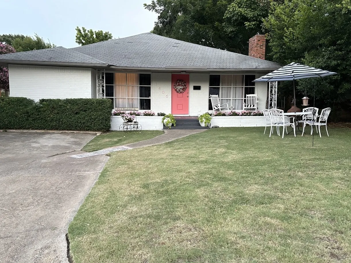 Single Family Residence For Sale in Dallas County , 1406 Eastus Drive, Dallas, Texas 75208, 3 Bedroom, 2 Bathroom, Garage spaces, 2,570 Sqft, built in 1951, mls#21400604, Real Estate Agent in Dallas, Homes For Sale in Dallas county, Homes For Sale in Dallas, Realtor in Dallas Texas, Real Estate Brokerage Independent Realty Texas, Luminita Cordes Realtor