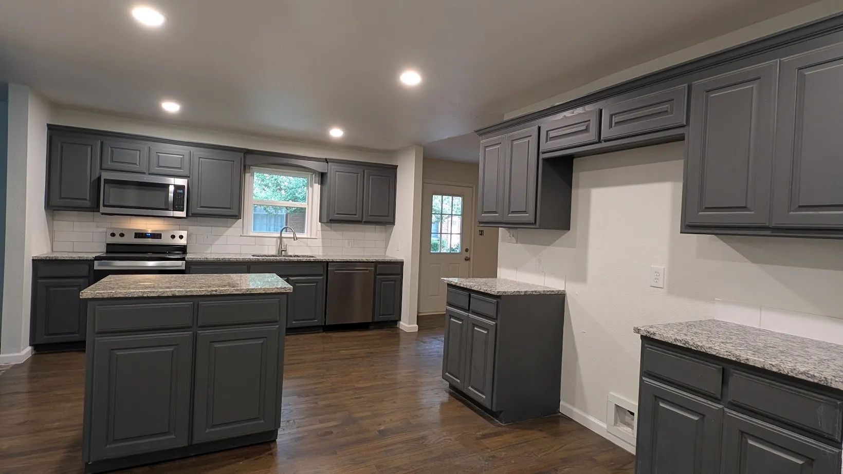 Single Family Residence For Sale in Dallas County , 1406 Eastus Drive, Dallas, Texas 75208, 3 Bedroom, 2 Bathroom, Garage spaces, 2,570 Sqft, built in 1951, mls#21400604, Real Estate Agent in Dallas, Homes For Sale in Dallas county, Homes For Sale in Dallas, Realtor in Dallas Texas, Real Estate Brokerage Independent Realty Texas, Luminita Cordes Realtor