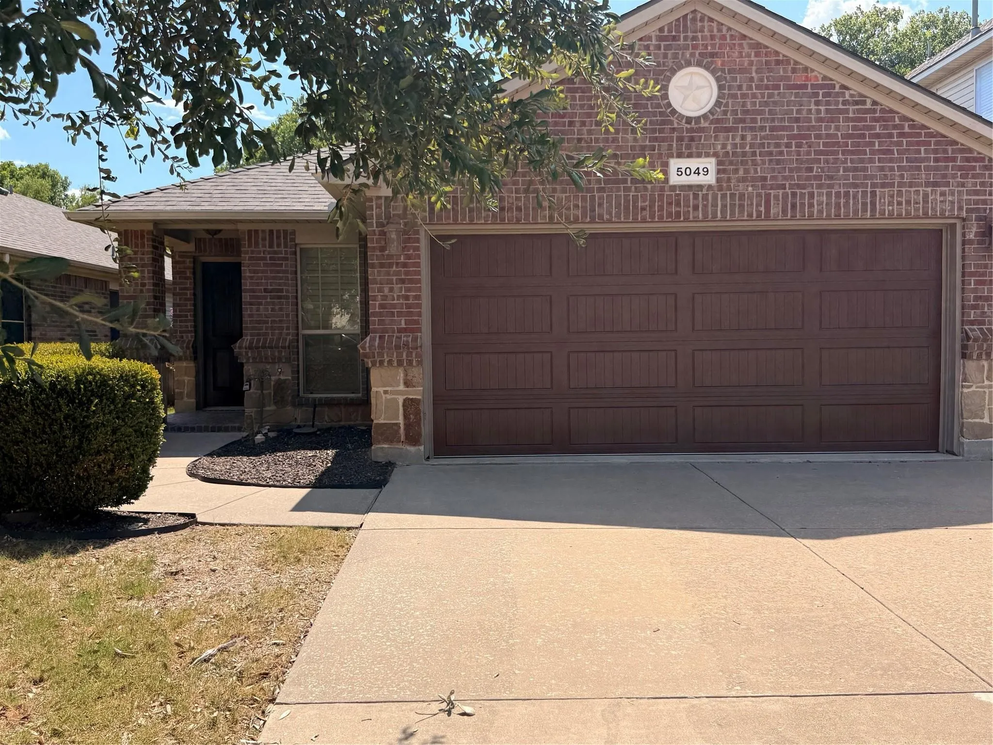 Single Family Residence For Rent in Tarrant County , 5049 Britton Ridge Lane, Fort Worth, Texas 76179, 3 Bedroom, 2 Bathroom, 2 Garage spaces, 1,399 Sqft, built in 2009, mls#21402557, Real Estate Agent in Fort Worth, Homes For Rent in Tarrant county, Homes For Rent in Fort Worth, Realtor in Fort Worth Texas, Real Estate Brokerage Independent Realty Texas, Luminita Cordes Realtor