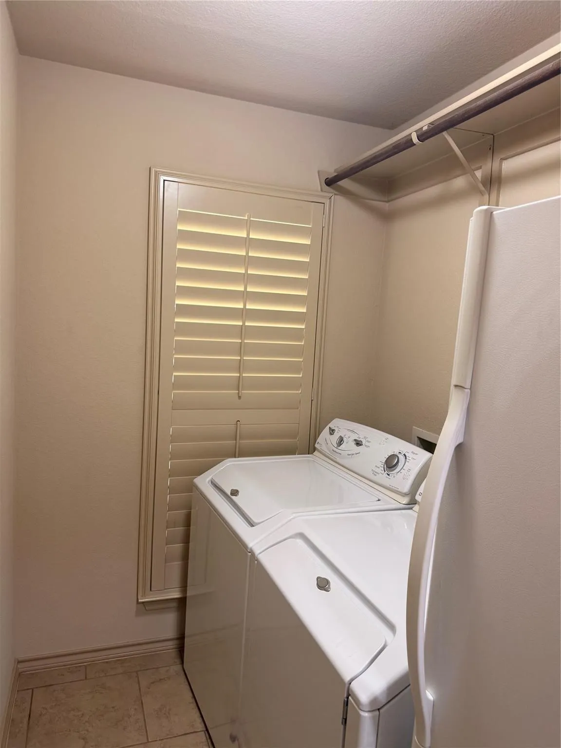 Single Family Residence For Rent in Tarrant County , 5049 Britton Ridge Lane, Fort Worth, Texas 76179, 3 Bedroom, 2 Bathroom, 2 Garage spaces, 1,399 Sqft, built in 2009, mls#21402557, Real Estate Agent in Fort Worth, Homes For Rent in Tarrant county, Homes For Rent in Fort Worth, Realtor in Fort Worth Texas, Real Estate Brokerage Independent Realty Texas, Luminita Cordes Realtor