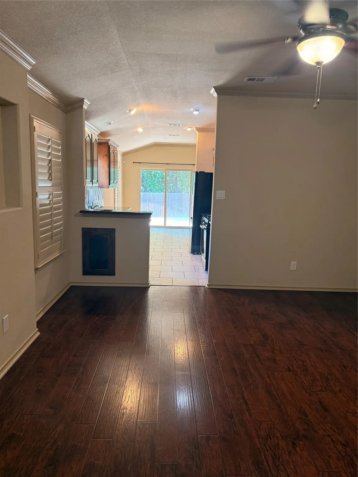 Single Family Residence For Rent in Tarrant County , 5049 Britton Ridge Lane, Fort Worth, Texas 76179, 3 Bedroom, 2 Bathroom, 2 Garage spaces, 1,399 Sqft, built in 2009, mls#21402557, Real Estate Agent in Fort Worth, Homes For Rent in Tarrant county, Homes For Rent in Fort Worth, Realtor in Fort Worth Texas, Real Estate Brokerage Independent Realty Texas, Luminita Cordes Realtor