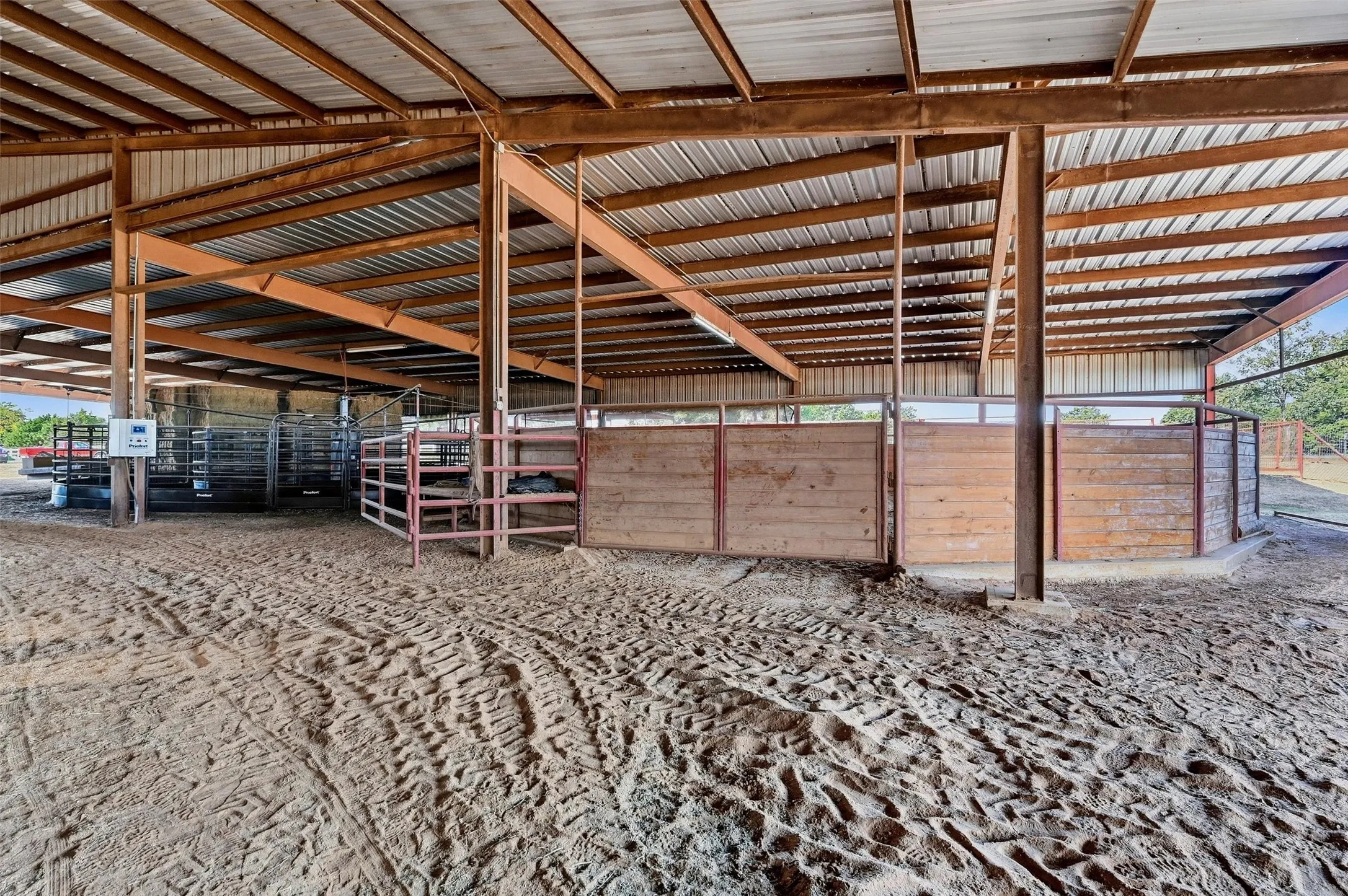 Interior, covered round pen.