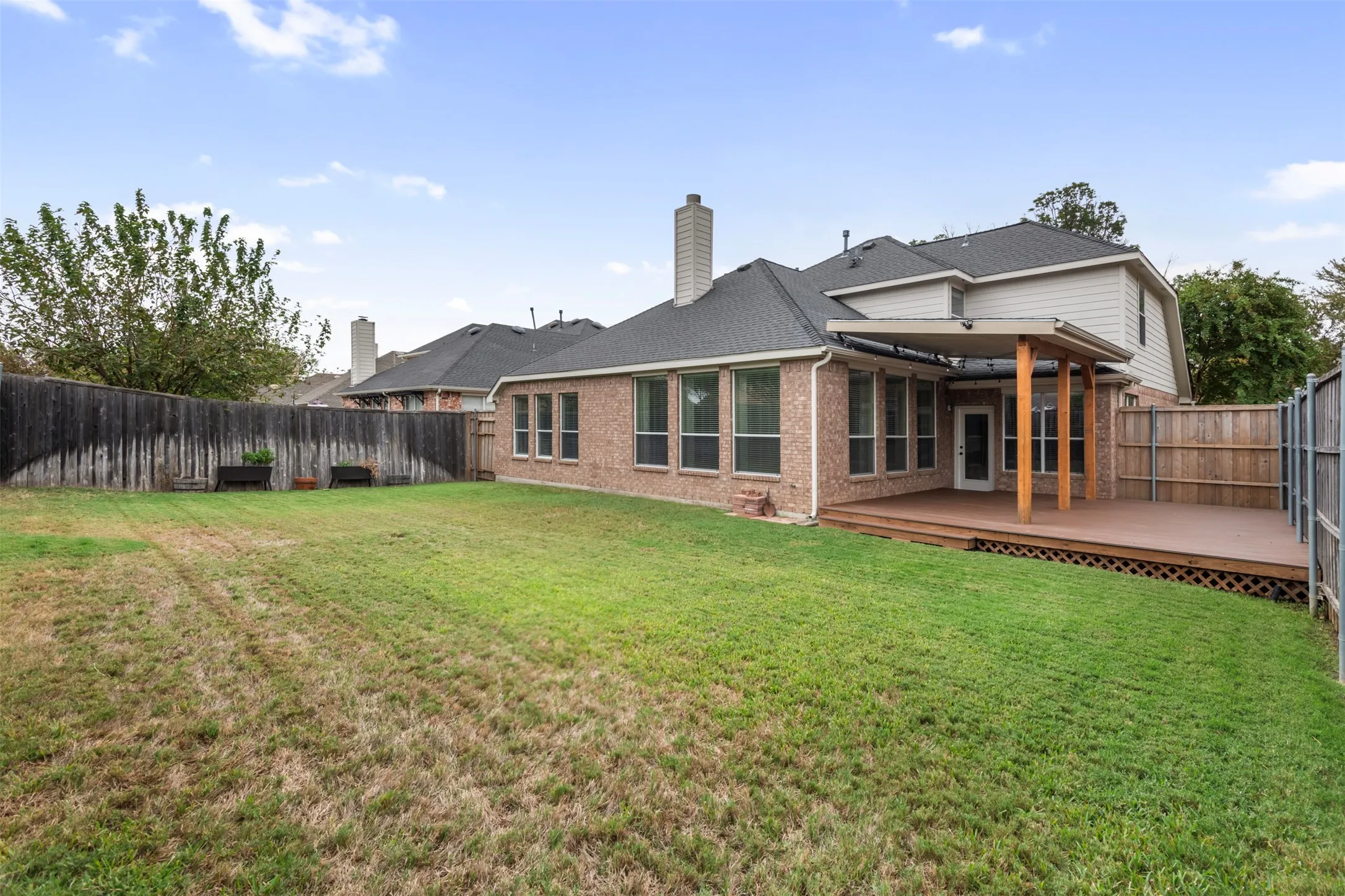 Single Family Residence For Sale in Denton County , 2309 Tahoe Lane, Denton, Texas 76210, 4 Bedroom, 4 Bathroom, 2 Garage spaces, 2,618 Sqft, built in 2002, mls#21402603, Real Estate Agent in Denton, Homes For Sale in Denton county, Homes For Sale in Denton, Realtor in Denton Texas, Real Estate Brokerage Independent Realty Texas, Luminita Cordes Realtor