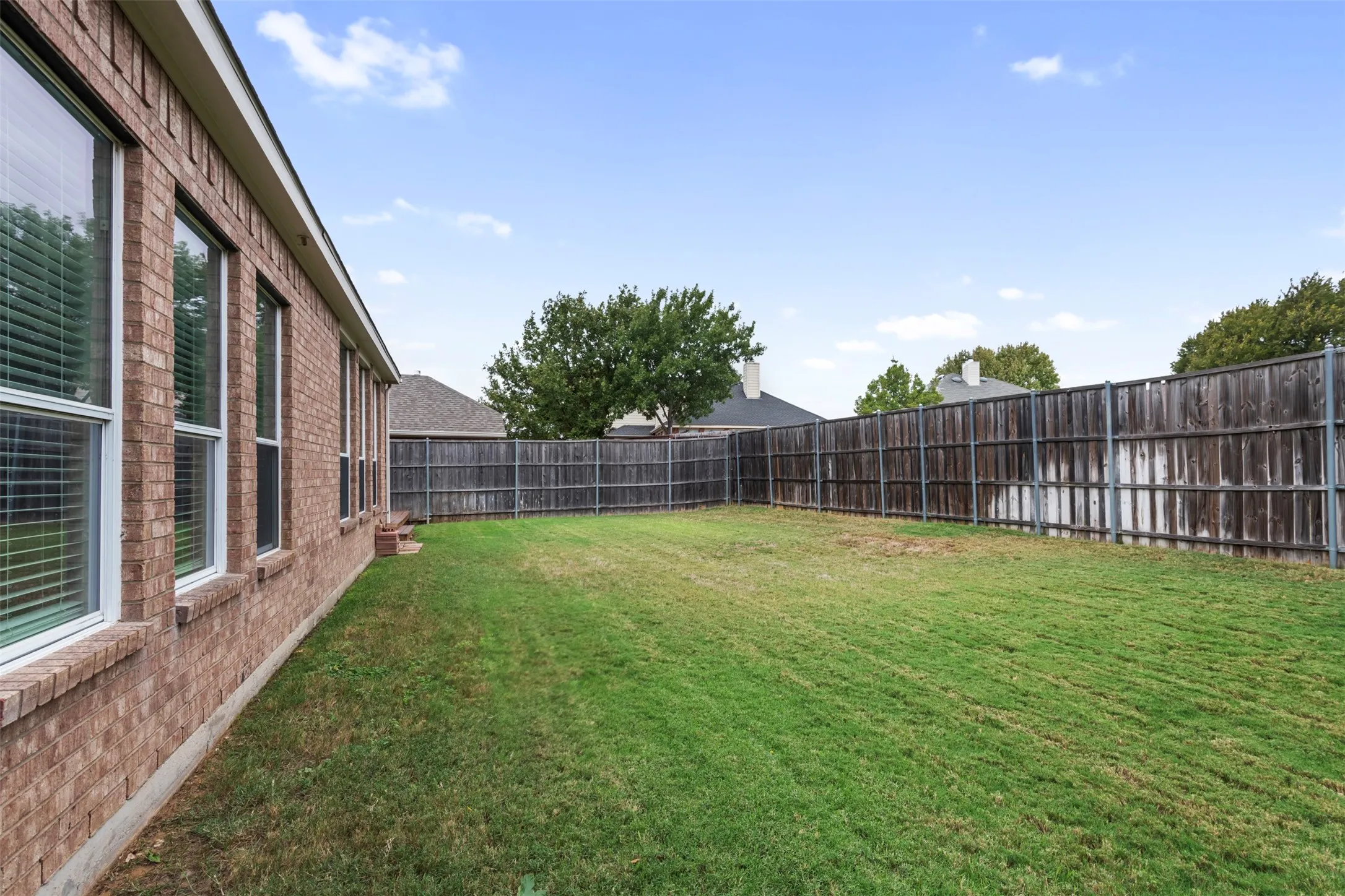 Single Family Residence For Sale in Denton County , 2309 Tahoe Lane, Denton, Texas 76210, 4 Bedroom, 4 Bathroom, 2 Garage spaces, 2,618 Sqft, built in 2002, mls#21402603, Real Estate Agent in Denton, Homes For Sale in Denton county, Homes For Sale in Denton, Realtor in Denton Texas, Real Estate Brokerage Independent Realty Texas, Luminita Cordes Realtor