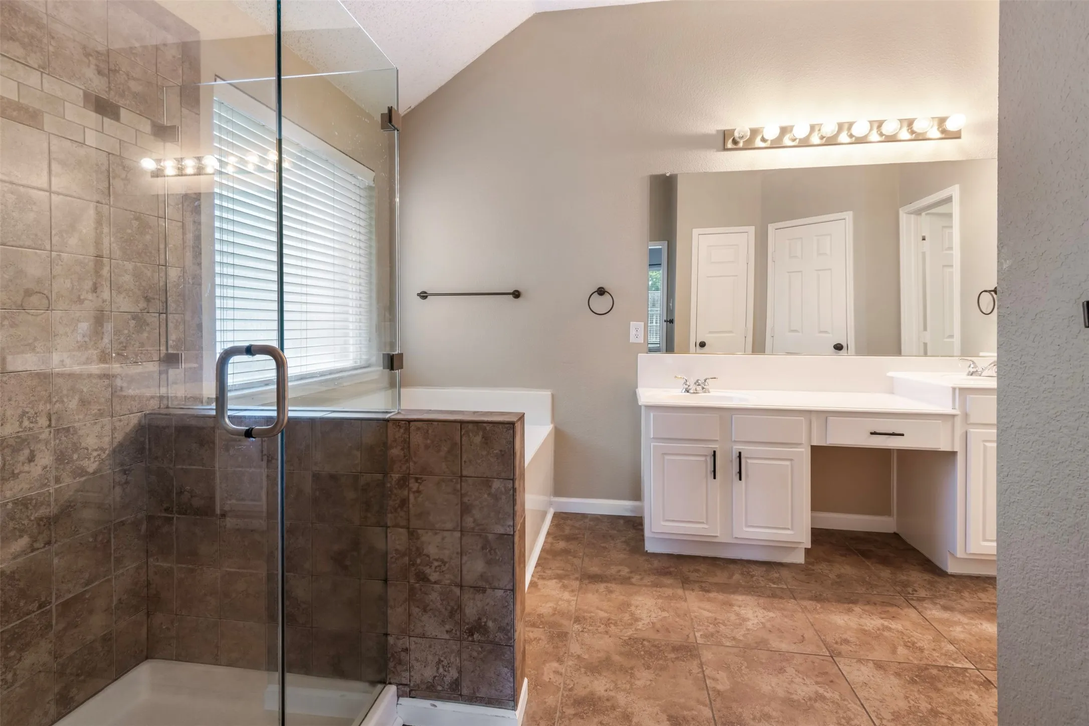 Single Family Residence For Sale in Denton County , 2309 Tahoe Lane, Denton, Texas 76210, 4 Bedroom, 4 Bathroom, 2 Garage spaces, 2,618 Sqft, built in 2002, mls#21402603, Real Estate Agent in Denton, Homes For Sale in Denton county, Homes For Sale in Denton, Realtor in Denton Texas, Real Estate Brokerage Independent Realty Texas, Luminita Cordes Realtor