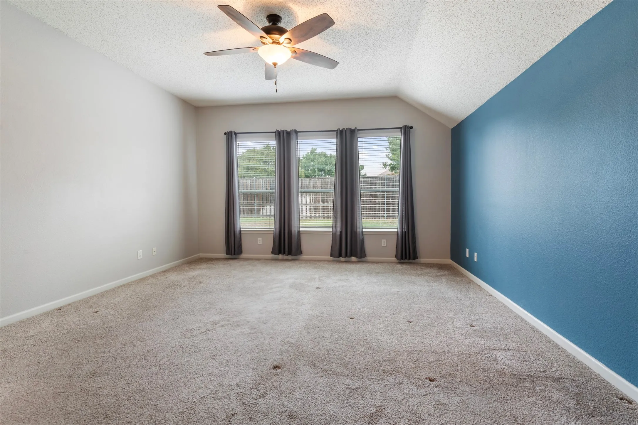 Single Family Residence For Sale in Denton County , 2309 Tahoe Lane, Denton, Texas 76210, 4 Bedroom, 4 Bathroom, 2 Garage spaces, 2,618 Sqft, built in 2002, mls#21402603, Real Estate Agent in Denton, Homes For Sale in Denton county, Homes For Sale in Denton, Realtor in Denton Texas, Real Estate Brokerage Independent Realty Texas, Luminita Cordes Realtor