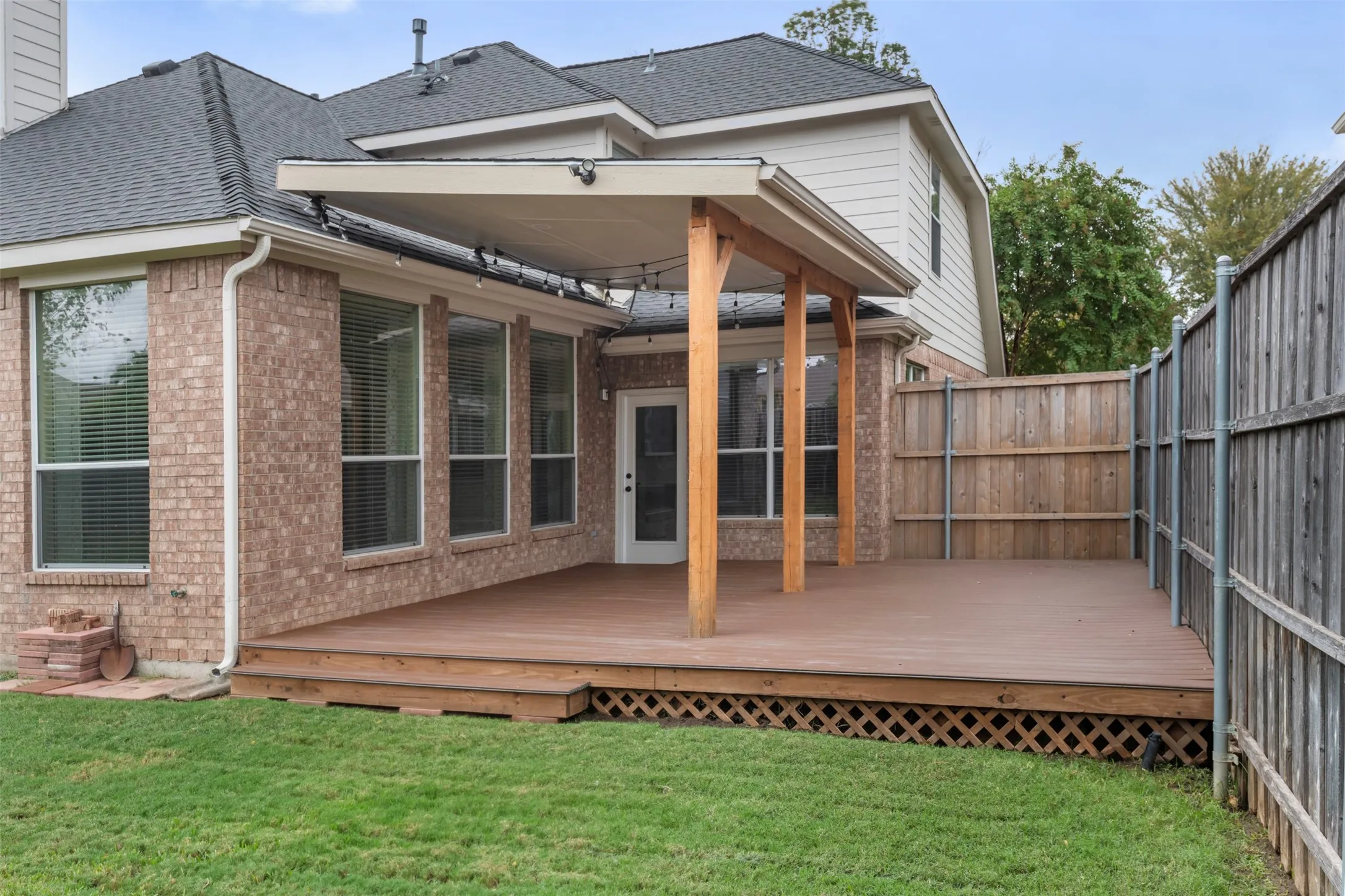 Single Family Residence For Sale in Denton County , 2309 Tahoe Lane, Denton, Texas 76210, 4 Bedroom, 4 Bathroom, 2 Garage spaces, 2,618 Sqft, built in 2002, mls#21402603, Real Estate Agent in Denton, Homes For Sale in Denton county, Homes For Sale in Denton, Realtor in Denton Texas, Real Estate Brokerage Independent Realty Texas, Luminita Cordes Realtor