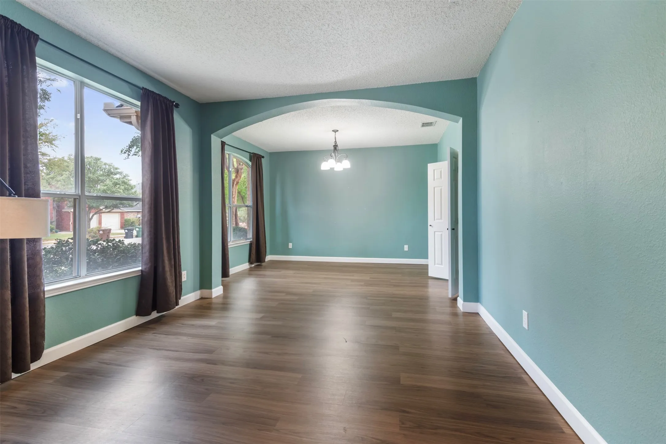 Single Family Residence For Sale in Denton County , 2309 Tahoe Lane, Denton, Texas 76210, 4 Bedroom, 4 Bathroom, 2 Garage spaces, 2,618 Sqft, built in 2002, mls#21402603, Real Estate Agent in Denton, Homes For Sale in Denton county, Homes For Sale in Denton, Realtor in Denton Texas, Real Estate Brokerage Independent Realty Texas, Luminita Cordes Realtor
