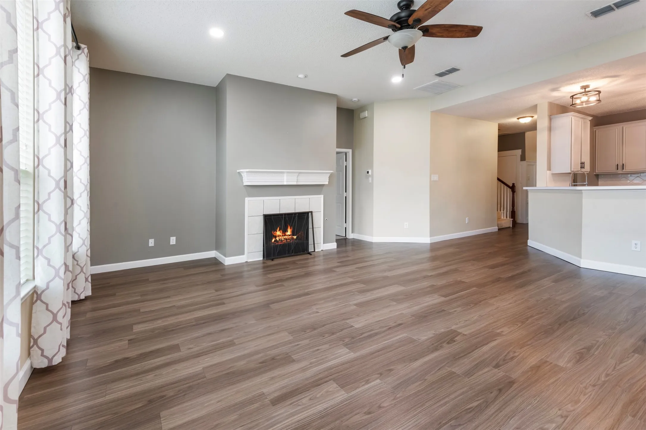 Single Family Residence For Sale in Denton County , 2309 Tahoe Lane, Denton, Texas 76210, 4 Bedroom, 4 Bathroom, 2 Garage spaces, 2,618 Sqft, built in 2002, mls#21402603, Real Estate Agent in Denton, Homes For Sale in Denton county, Homes For Sale in Denton, Realtor in Denton Texas, Real Estate Brokerage Independent Realty Texas, Luminita Cordes Realtor