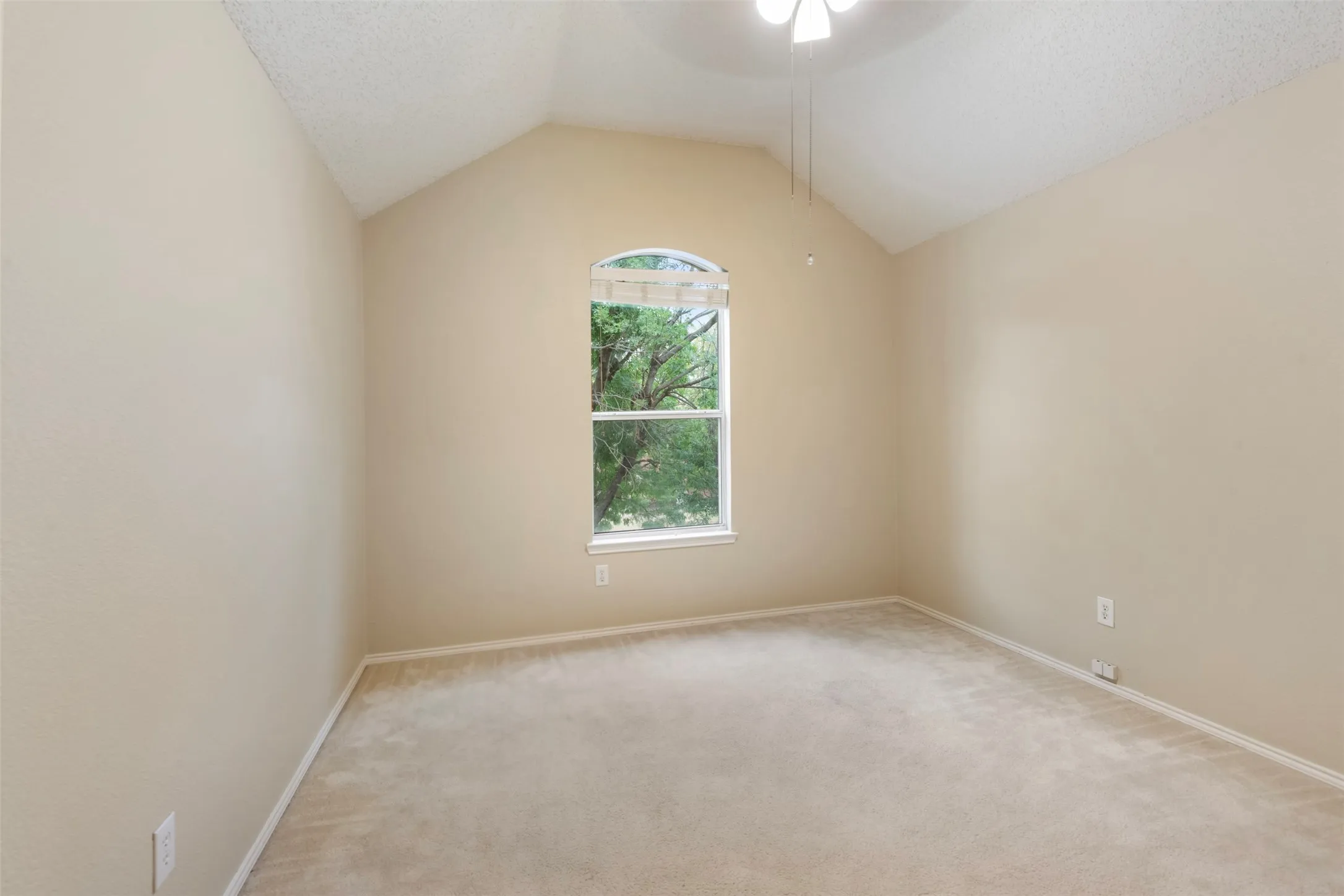 Single Family Residence For Sale in Denton County , 2309 Tahoe Lane, Denton, Texas 76210, 4 Bedroom, 4 Bathroom, 2 Garage spaces, 2,618 Sqft, built in 2002, mls#21402603, Real Estate Agent in Denton, Homes For Sale in Denton county, Homes For Sale in Denton, Realtor in Denton Texas, Real Estate Brokerage Independent Realty Texas, Luminita Cordes Realtor
