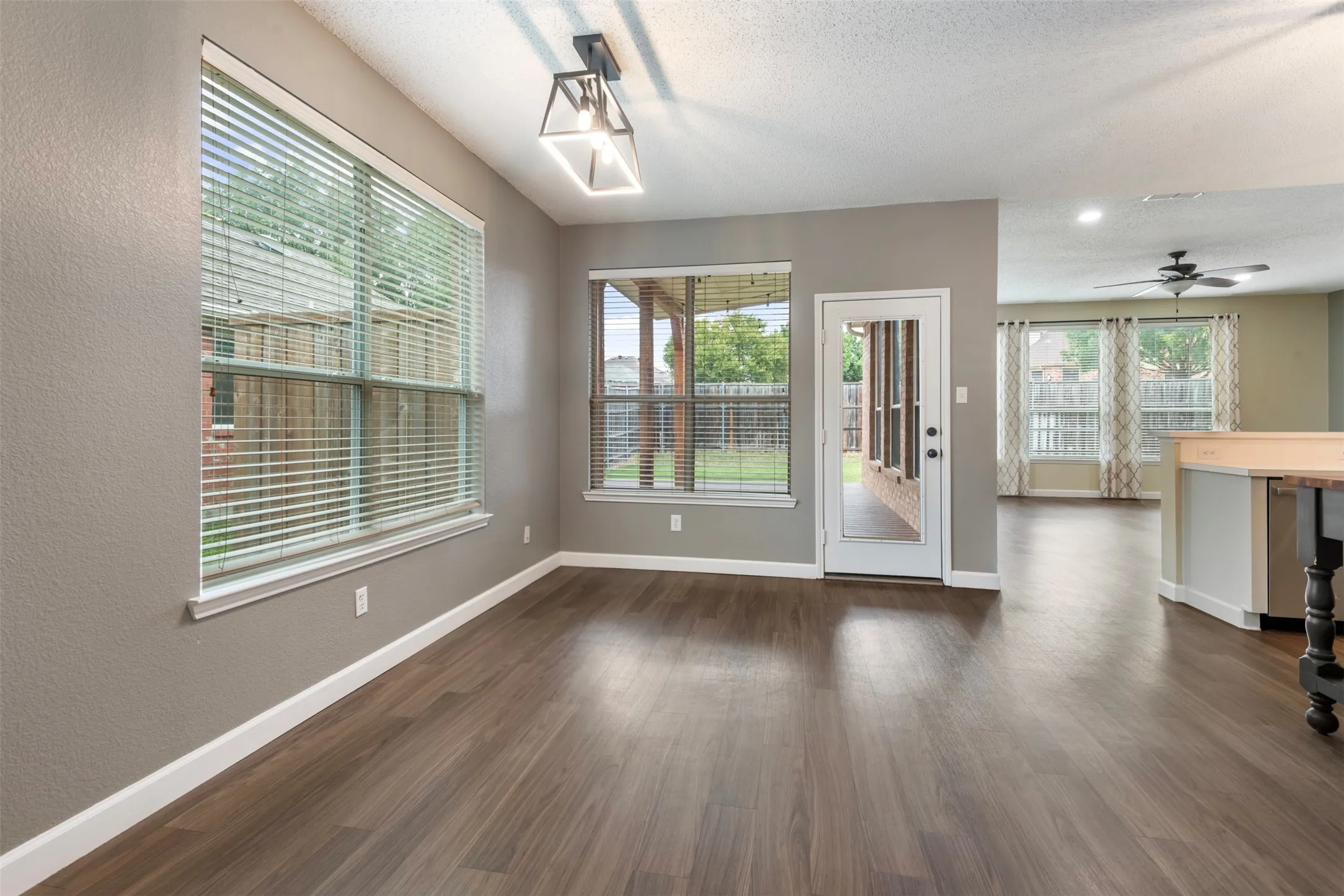 Single Family Residence For Sale in Denton County , 2309 Tahoe Lane, Denton, Texas 76210, 4 Bedroom, 4 Bathroom, 2 Garage spaces, 2,618 Sqft, built in 2002, mls#21402603, Real Estate Agent in Denton, Homes For Sale in Denton county, Homes For Sale in Denton, Realtor in Denton Texas, Real Estate Brokerage Independent Realty Texas, Luminita Cordes Realtor