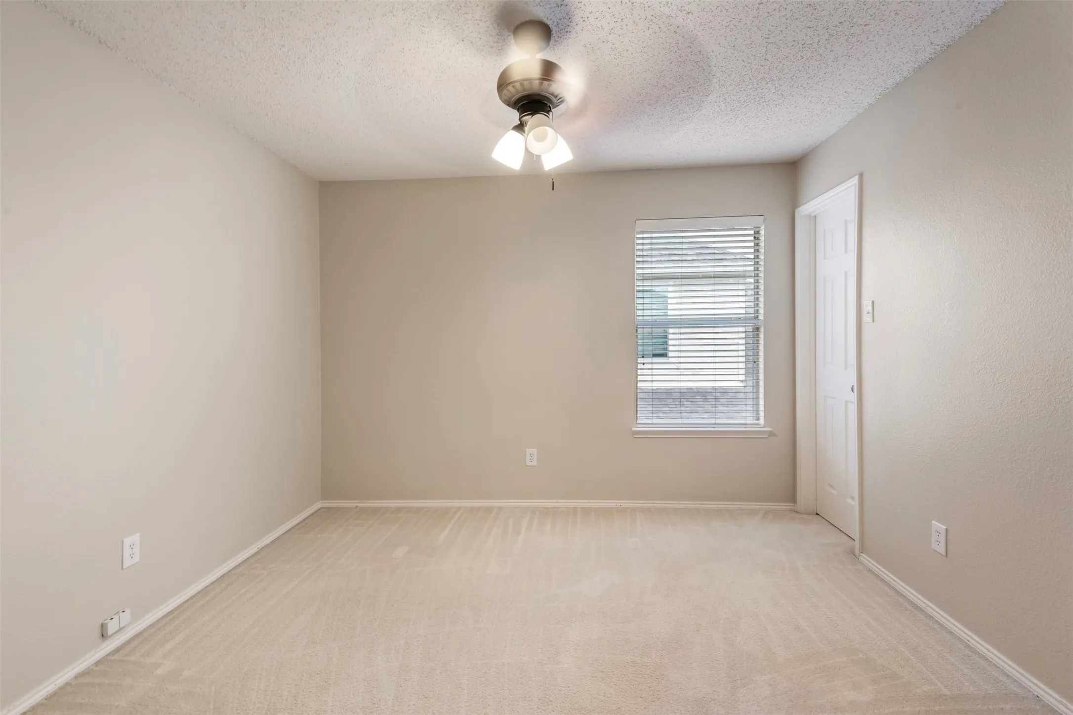 Single Family Residence For Sale in Denton County , 2309 Tahoe Lane, Denton, Texas 76210, 4 Bedroom, 4 Bathroom, 2 Garage spaces, 2,618 Sqft, built in 2002, mls#21402603, Real Estate Agent in Denton, Homes For Sale in Denton county, Homes For Sale in Denton, Realtor in Denton Texas, Real Estate Brokerage Independent Realty Texas, Luminita Cordes Realtor