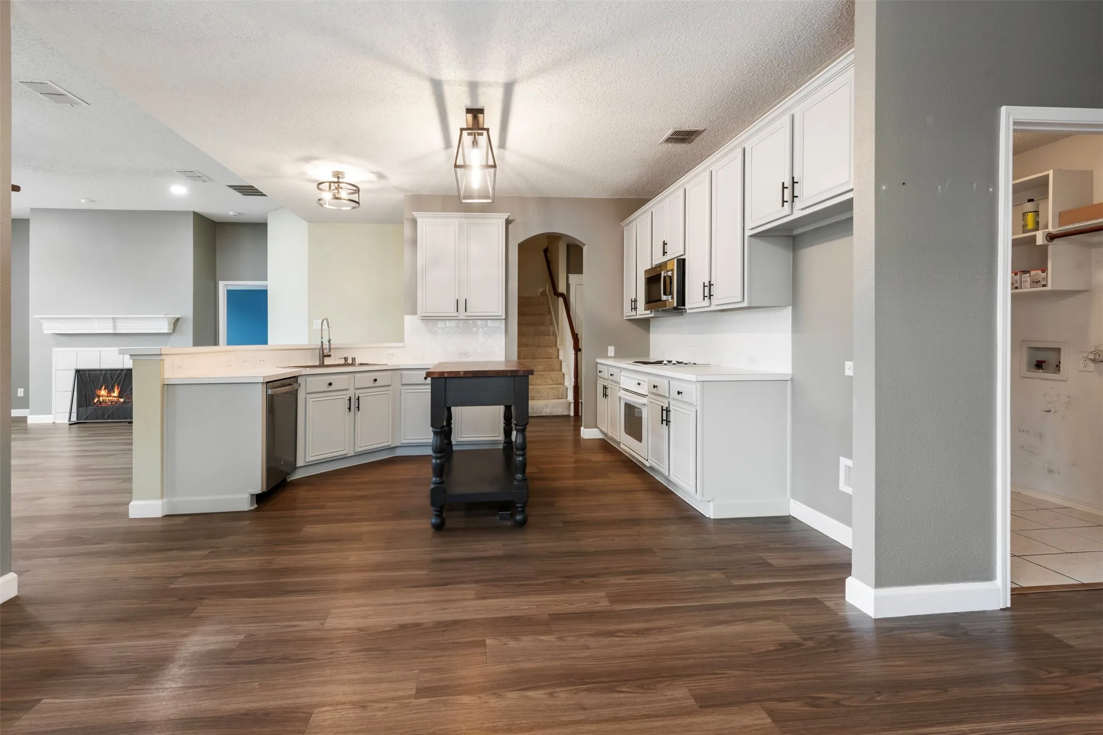 Single Family Residence For Sale in Denton County , 2309 Tahoe Lane, Denton, Texas 76210, 4 Bedroom, 4 Bathroom, 2 Garage spaces, 2,618 Sqft, built in 2002, mls#21402603, Real Estate Agent in Denton, Homes For Sale in Denton county, Homes For Sale in Denton, Realtor in Denton Texas, Real Estate Brokerage Independent Realty Texas, Luminita Cordes Realtor