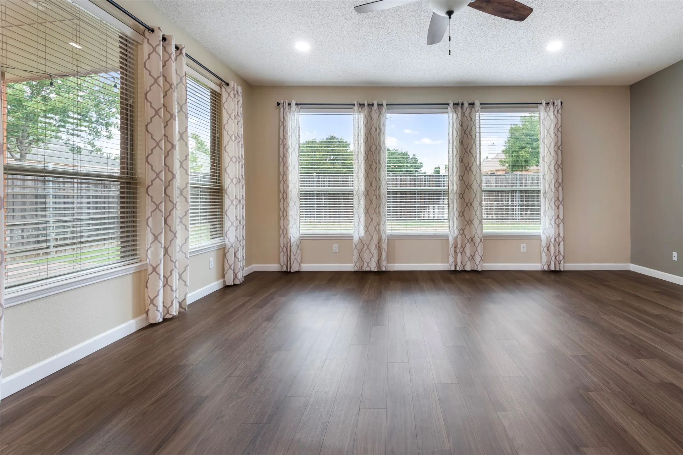 Single Family Residence For Sale in Denton County , 2309 Tahoe Lane, Denton, Texas 76210, 4 Bedroom, 4 Bathroom, 2 Garage spaces, 2,618 Sqft, built in 2002, mls#21402603, Real Estate Agent in Denton, Homes For Sale in Denton county, Homes For Sale in Denton, Realtor in Denton Texas, Real Estate Brokerage Independent Realty Texas, Luminita Cordes Realtor