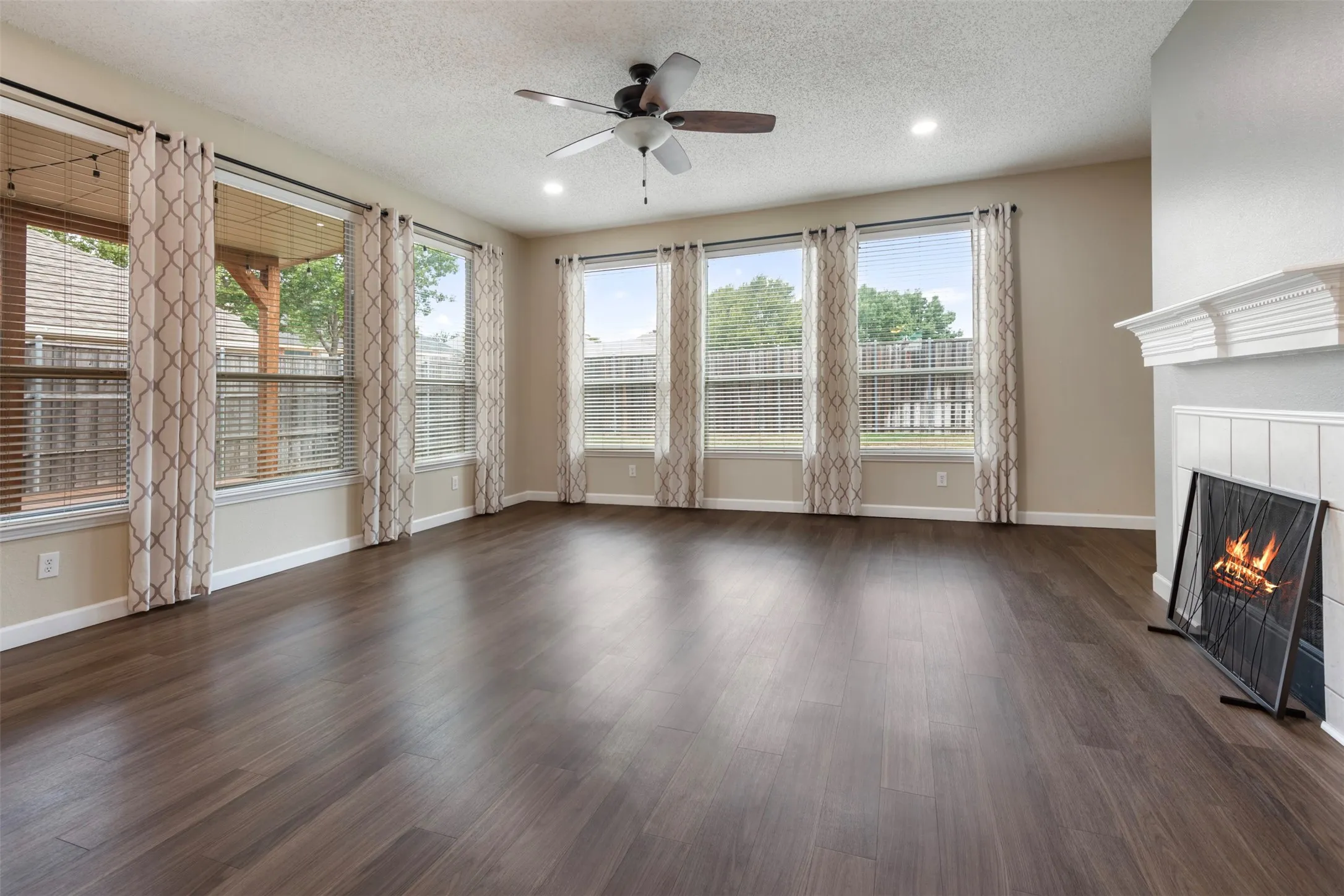 Single Family Residence For Sale in Denton County , 2309 Tahoe Lane, Denton, Texas 76210, 4 Bedroom, 4 Bathroom, 2 Garage spaces, 2,618 Sqft, built in 2002, mls#21402603, Real Estate Agent in Denton, Homes For Sale in Denton county, Homes For Sale in Denton, Realtor in Denton Texas, Real Estate Brokerage Independent Realty Texas, Luminita Cordes Realtor