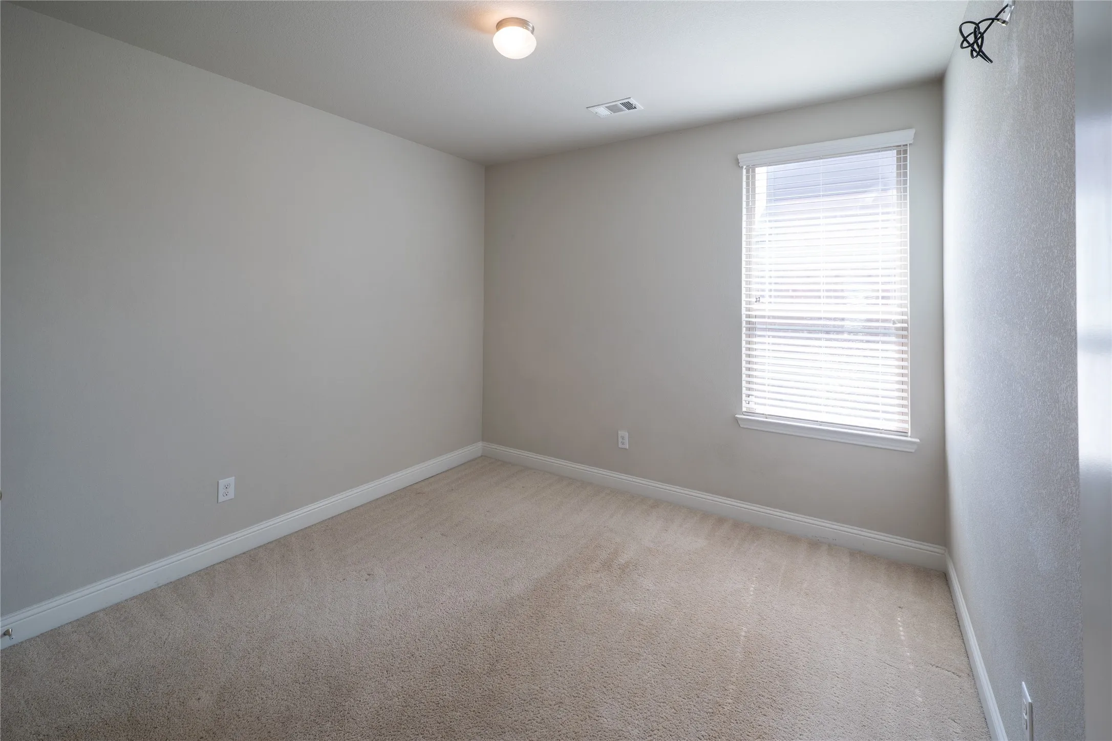 Single Family Residence For Rent in Kaufman County , 1004 Alexa Drive, Forney, Texas 75126, 3 Bedroom, 2 Bathroom, 2 Garage spaces, 1,764 Sqft, built in 2017, mls#21402920, Real Estate Agent in Forney, Homes For Rent in Kaufman county, Homes For Rent in Forney, Realtor in Forney Texas, Real Estate Brokerage Independent Realty Texas, Luminita Cordes Realtor