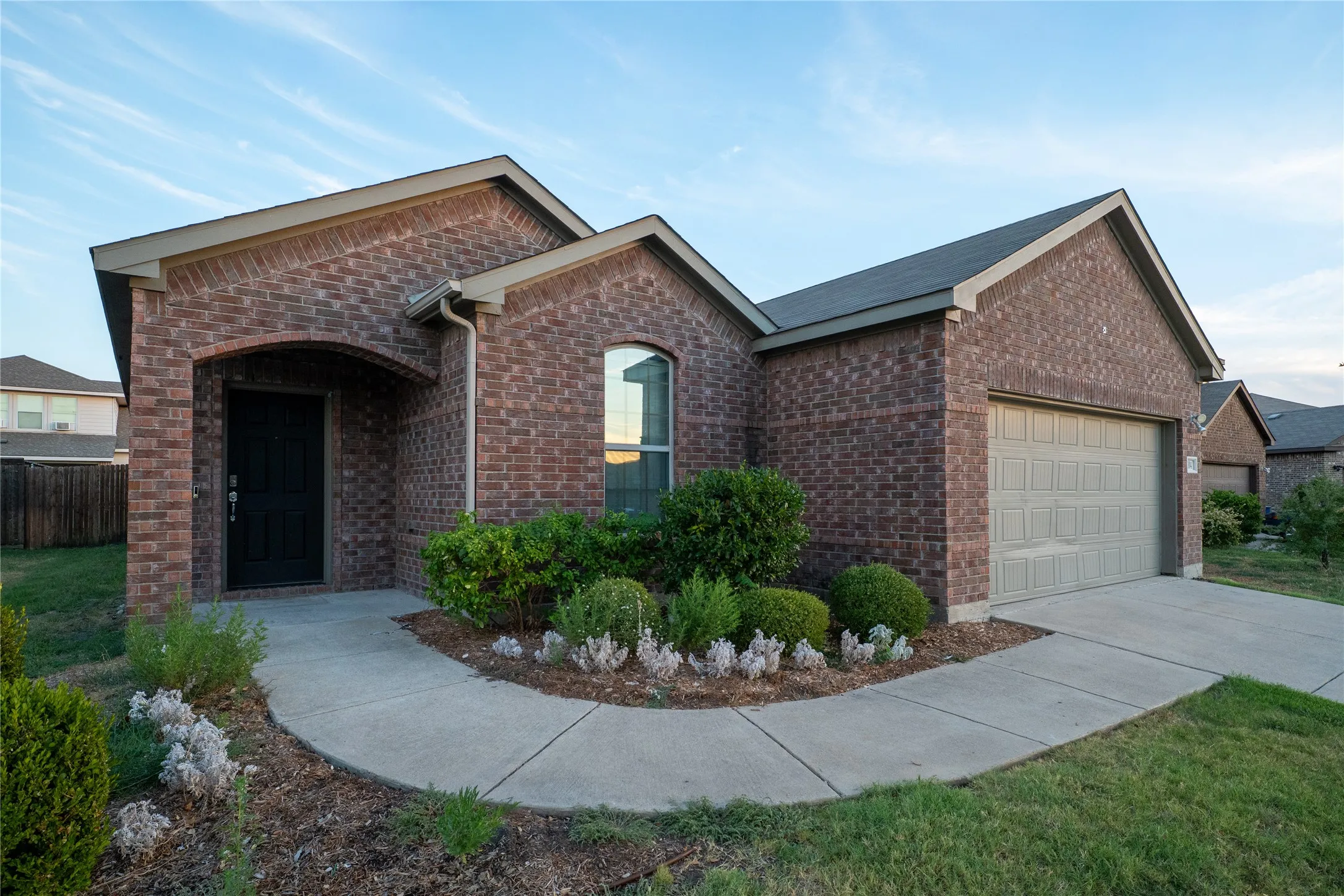 Single Family Residence For Rent in Kaufman County , 1004 Alexa Drive, Forney, Texas 75126, 3 Bedroom, 2 Bathroom, 2 Garage spaces, 1,764 Sqft, built in 2017, mls#21402920, Real Estate Agent in Forney, Homes For Rent in Kaufman county, Homes For Rent in Forney, Realtor in Forney Texas, Real Estate Brokerage Independent Realty Texas, Luminita Cordes Realtor