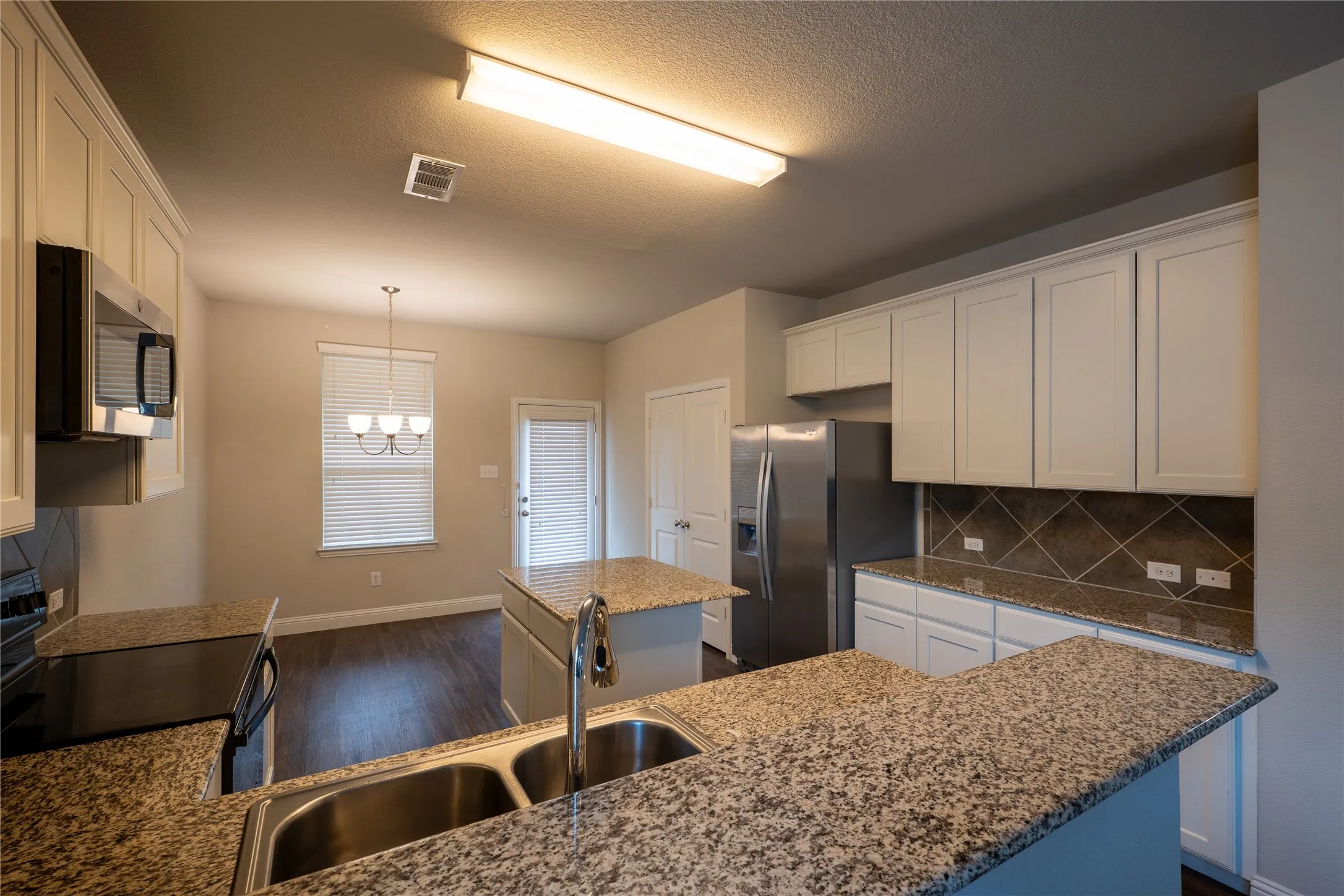 Single Family Residence For Rent in Kaufman County , 1004 Alexa Drive, Forney, Texas 75126, 3 Bedroom, 2 Bathroom, 2 Garage spaces, 1,764 Sqft, built in 2017, mls#21402920, Real Estate Agent in Forney, Homes For Rent in Kaufman county, Homes For Rent in Forney, Realtor in Forney Texas, Real Estate Brokerage Independent Realty Texas, Luminita Cordes Realtor