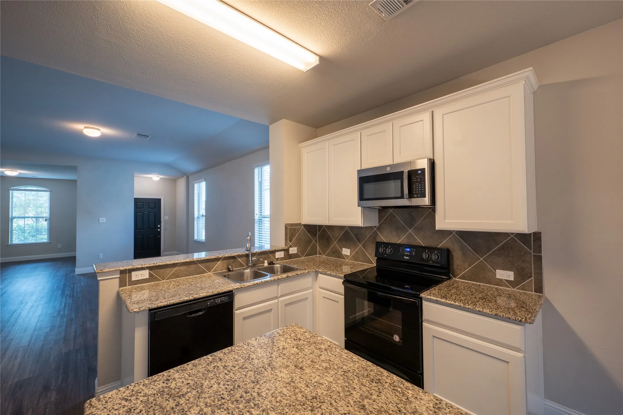 Single Family Residence For Rent in Kaufman County , 1004 Alexa Drive, Forney, Texas 75126, 3 Bedroom, 2 Bathroom, 2 Garage spaces, 1,764 Sqft, built in 2017, mls#21402920, Real Estate Agent in Forney, Homes For Rent in Kaufman county, Homes For Rent in Forney, Realtor in Forney Texas, Real Estate Brokerage Independent Realty Texas, Luminita Cordes Realtor