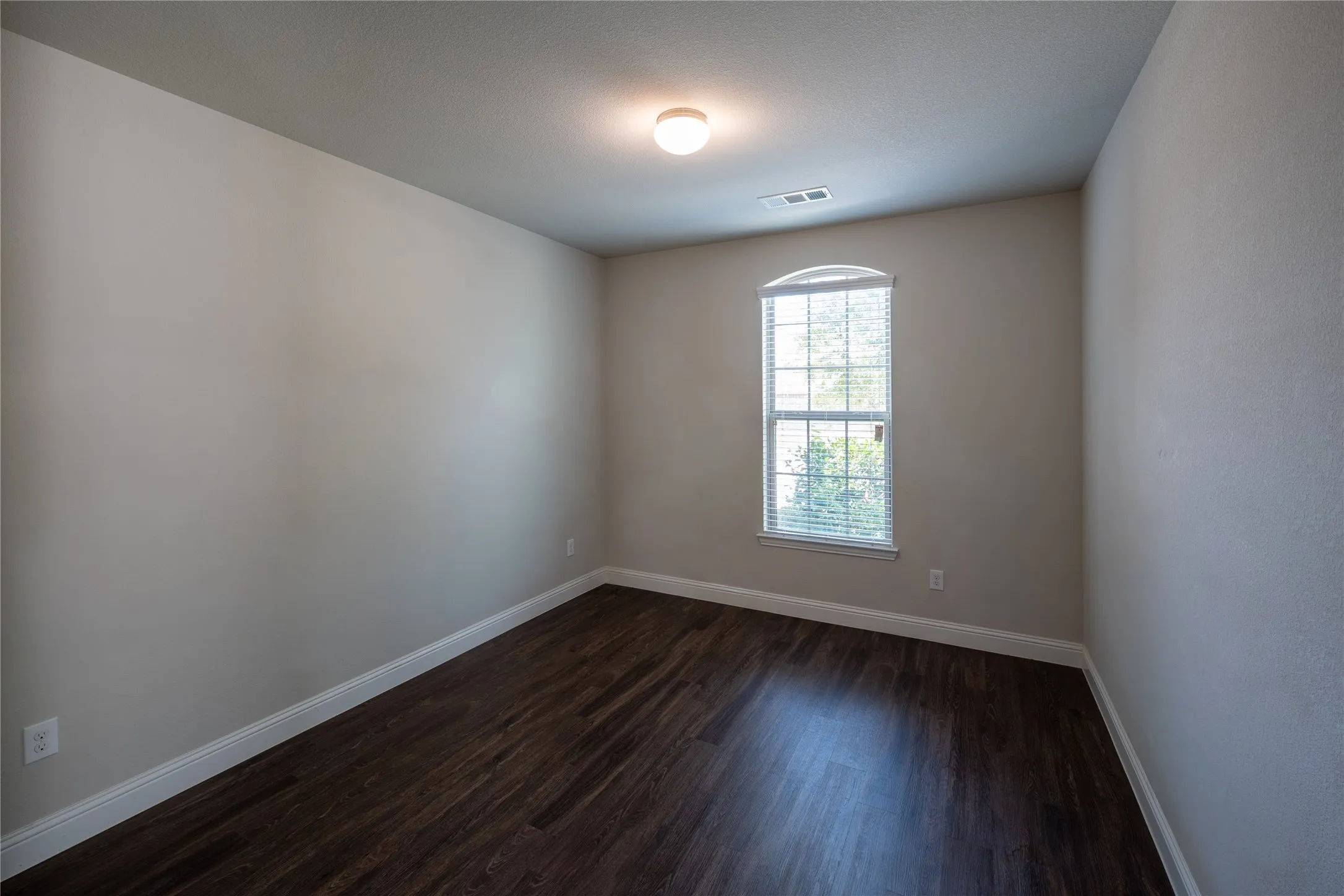 Single Family Residence For Rent in Kaufman County , 1004 Alexa Drive, Forney, Texas 75126, 3 Bedroom, 2 Bathroom, 2 Garage spaces, 1,764 Sqft, built in 2017, mls#21402920, Real Estate Agent in Forney, Homes For Rent in Kaufman county, Homes For Rent in Forney, Realtor in Forney Texas, Real Estate Brokerage Independent Realty Texas, Luminita Cordes Realtor