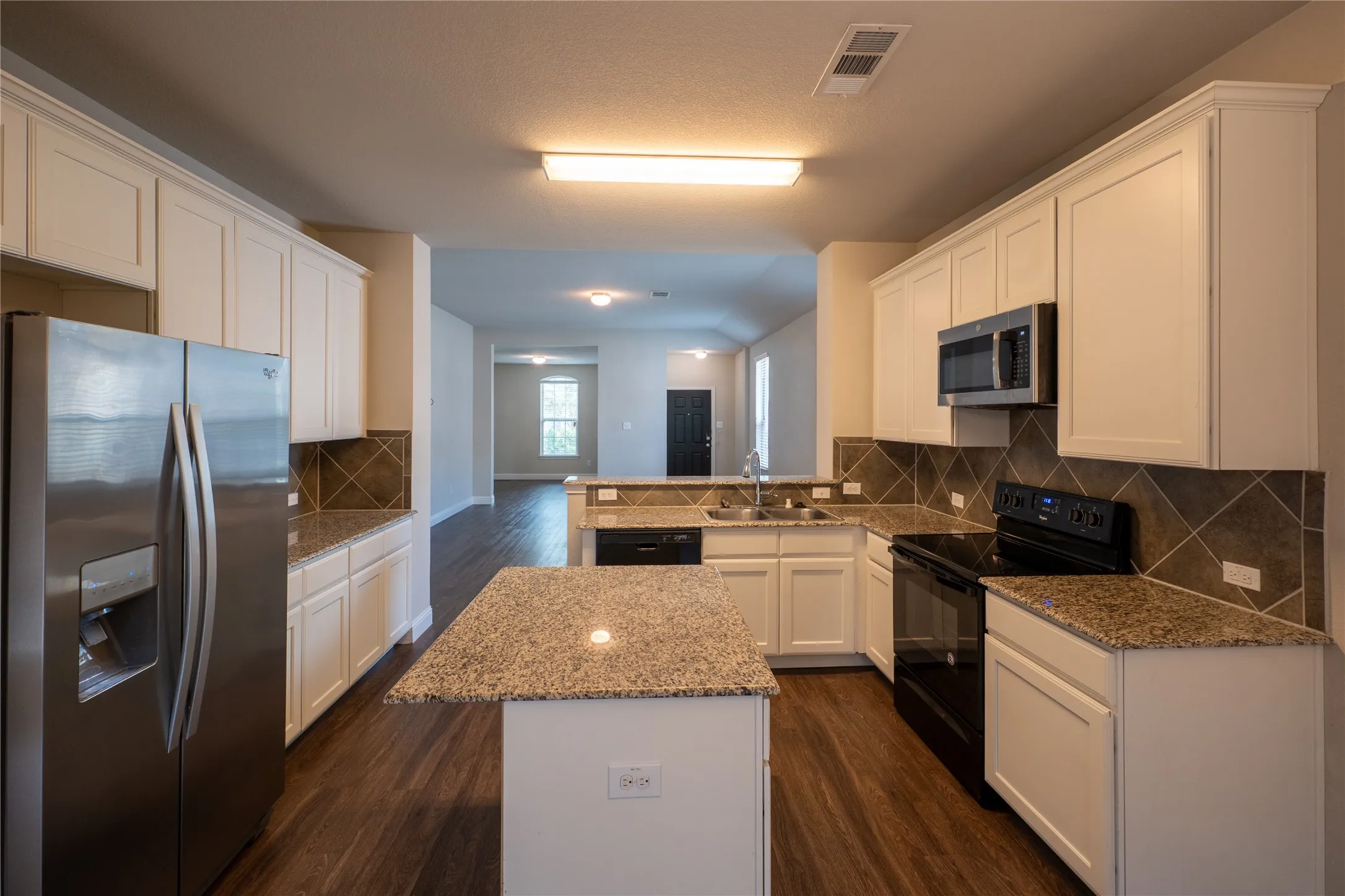 Single Family Residence For Rent in Kaufman County , 1004 Alexa Drive, Forney, Texas 75126, 3 Bedroom, 2 Bathroom, 2 Garage spaces, 1,764 Sqft, built in 2017, mls#21402920, Real Estate Agent in Forney, Homes For Rent in Kaufman county, Homes For Rent in Forney, Realtor in Forney Texas, Real Estate Brokerage Independent Realty Texas, Luminita Cordes Realtor