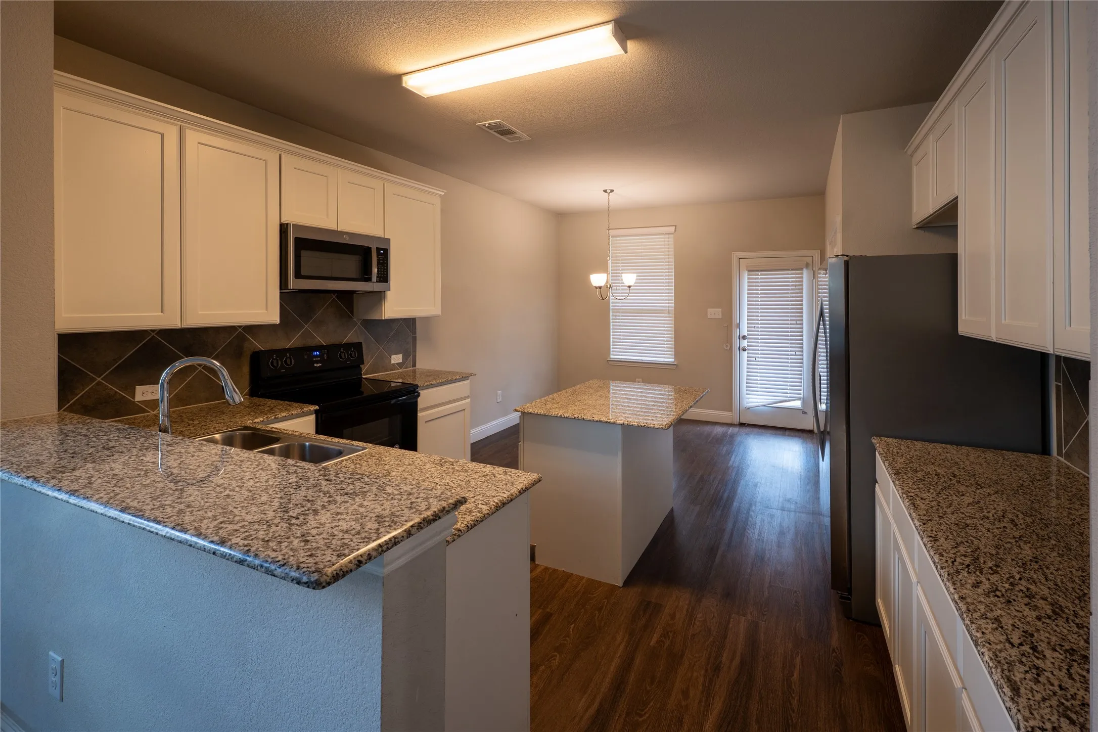Single Family Residence For Rent in Kaufman County , 1004 Alexa Drive, Forney, Texas 75126, 3 Bedroom, 2 Bathroom, 2 Garage spaces, 1,764 Sqft, built in 2017, mls#21402920, Real Estate Agent in Forney, Homes For Rent in Kaufman county, Homes For Rent in Forney, Realtor in Forney Texas, Real Estate Brokerage Independent Realty Texas, Luminita Cordes Realtor
