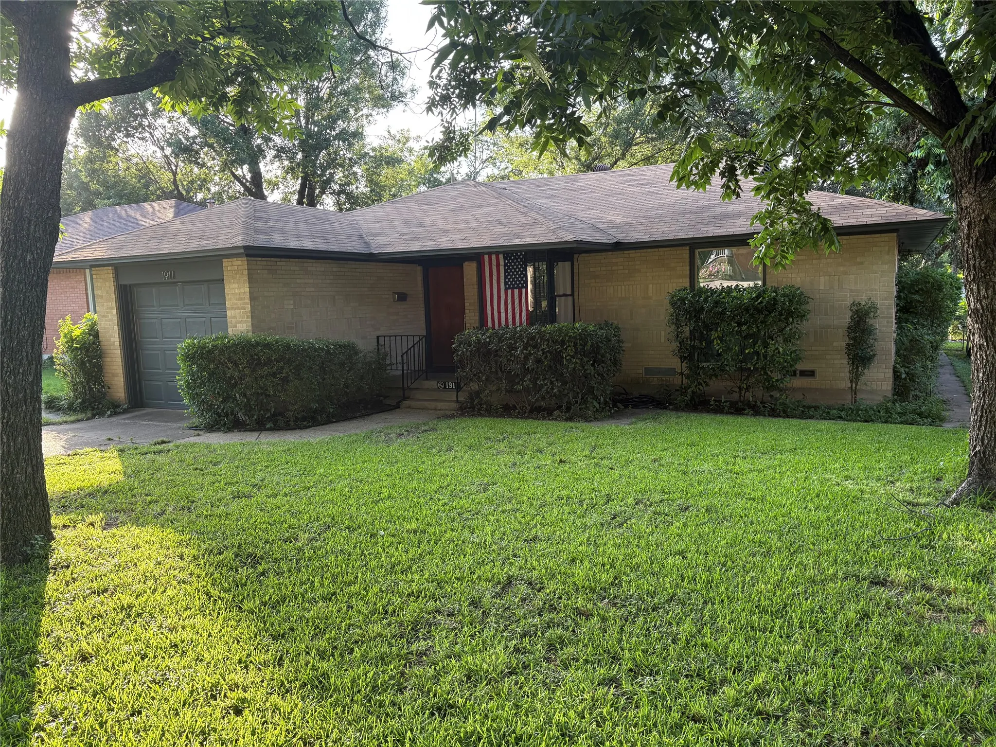 Single Family Residence For Rent in Dallas County , 1911 Ferndale Avenue, Dallas, Texas 75224, 3 Bedroom, 1 Bathroom, 1 Garage spaces, 1,532 Sqft, built in 1952, mls#21402908, Real Estate Agent in Dallas, Homes For Rent in Dallas county, Homes For Rent in Dallas, Realtor in Dallas Texas, Real Estate Brokerage Independent Realty Texas, Luminita Cordes Realtor