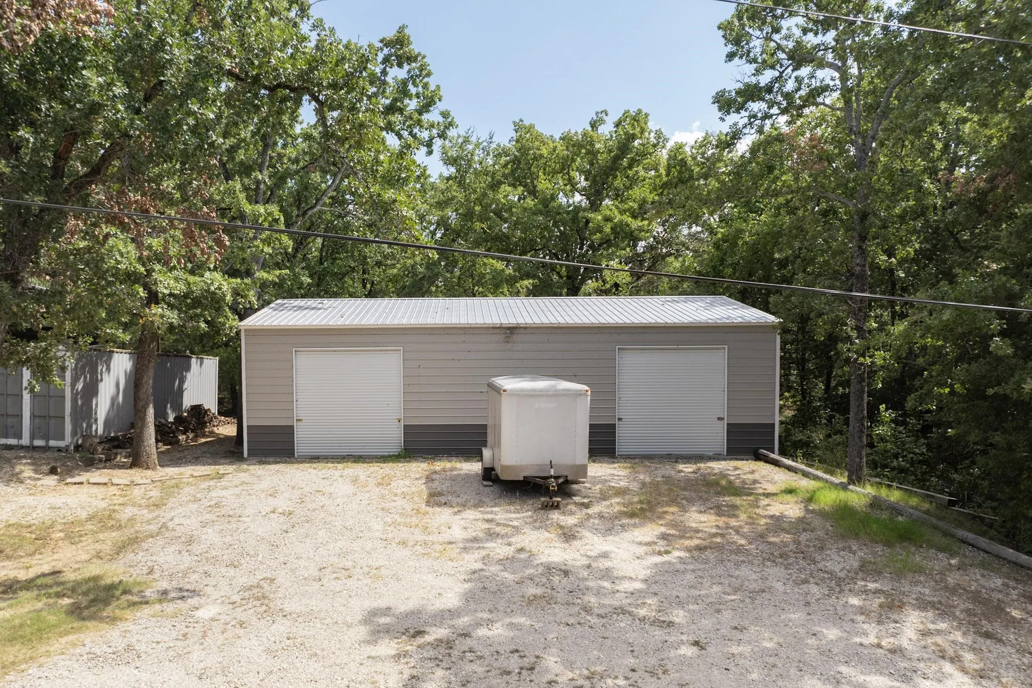 Single Family Residence For Sale in Hunt County , 2895 Honey Bee Lane, Wills Point, Texas 75169, 2 Bedroom, 2 Bathroom, 3 Garage spaces, 1,350 Sqft, built in 1984, mls#21396310, Real Estate Agent in Wills Point, Homes For Sale in Hunt county, Homes For Sale in Wills Point, Realtor in Wills Point Texas, Real Estate Brokerage Independent Realty Texas, Luminita Cordes Realtor