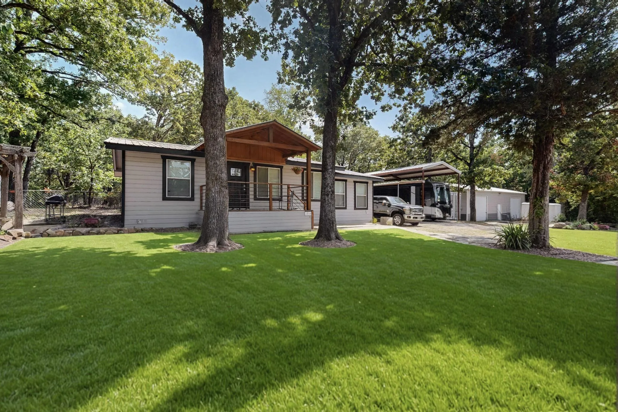 Single Family Residence For Sale in Hunt County , 2895 Honey Bee Lane, Wills Point, Texas 75169, 2 Bedroom, 2 Bathroom, 3 Garage spaces, 1,350 Sqft, built in 1984, mls#21396310, Real Estate Agent in Wills Point, Homes For Sale in Hunt county, Homes For Sale in Wills Point, Realtor in Wills Point Texas, Real Estate Brokerage Independent Realty Texas, Luminita Cordes Realtor