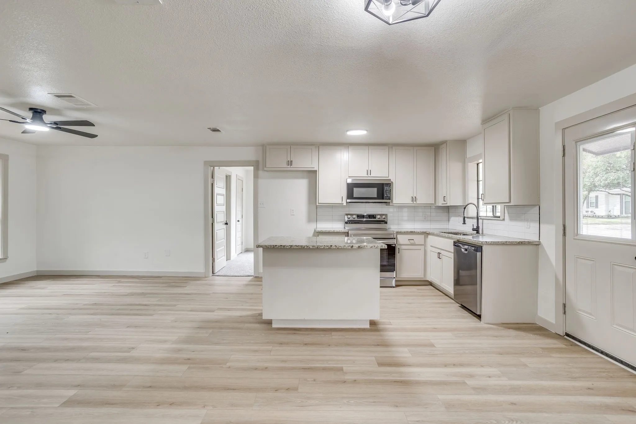 Single Family Residence For Sale in Johnson County , 703 Odell Street, Cleburne, Texas 76033, 4 Bedroom, 2 Bathroom, Garage spaces, 1,431 Sqft, built in 1970, mls#21400602, Real Estate Agent in Cleburne, Homes For Sale in Johnson county, Homes For Sale in Cleburne, Realtor in Cleburne Texas, Real Estate Brokerage Independent Realty Texas, Luminita Cordes Realtor