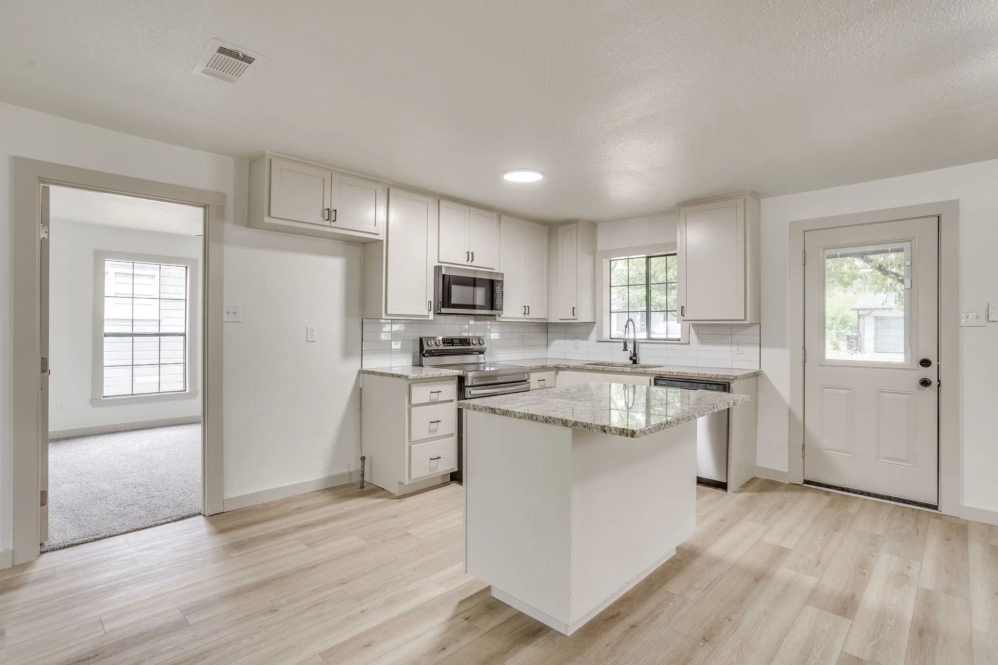 Single Family Residence For Sale in Johnson County , 703 Odell Street, Cleburne, Texas 76033, 4 Bedroom, 2 Bathroom, Garage spaces, 1,431 Sqft, built in 1970, mls#21400602, Real Estate Agent in Cleburne, Homes For Sale in Johnson county, Homes For Sale in Cleburne, Realtor in Cleburne Texas, Real Estate Brokerage Independent Realty Texas, Luminita Cordes Realtor