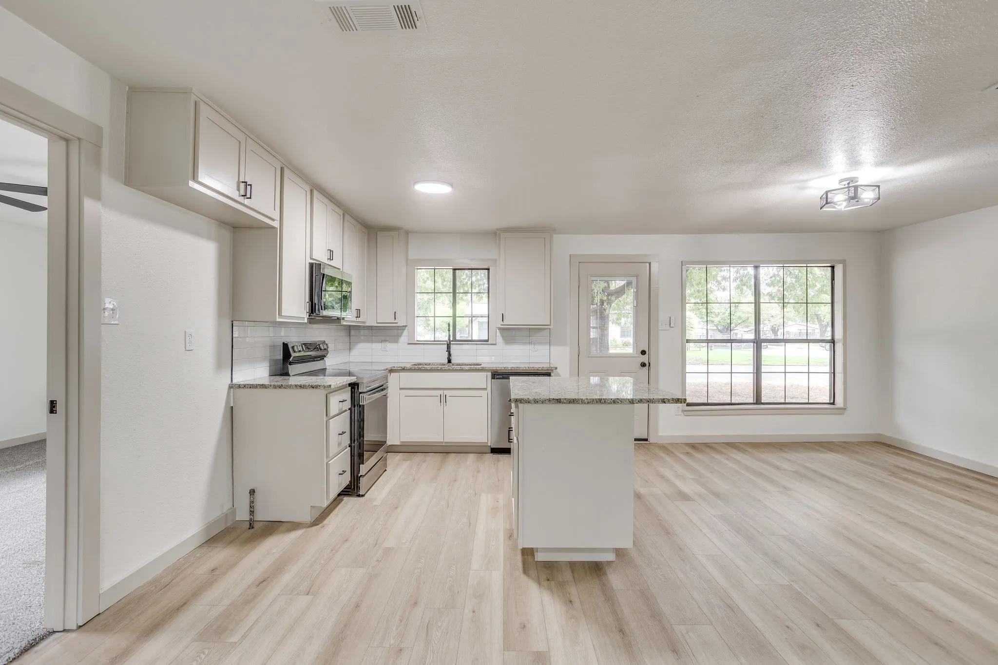 Single Family Residence For Sale in Johnson County , 703 Odell Street, Cleburne, Texas 76033, 4 Bedroom, 2 Bathroom, Garage spaces, 1,431 Sqft, built in 1970, mls#21400602, Real Estate Agent in Cleburne, Homes For Sale in Johnson county, Homes For Sale in Cleburne, Realtor in Cleburne Texas, Real Estate Brokerage Independent Realty Texas, Luminita Cordes Realtor
