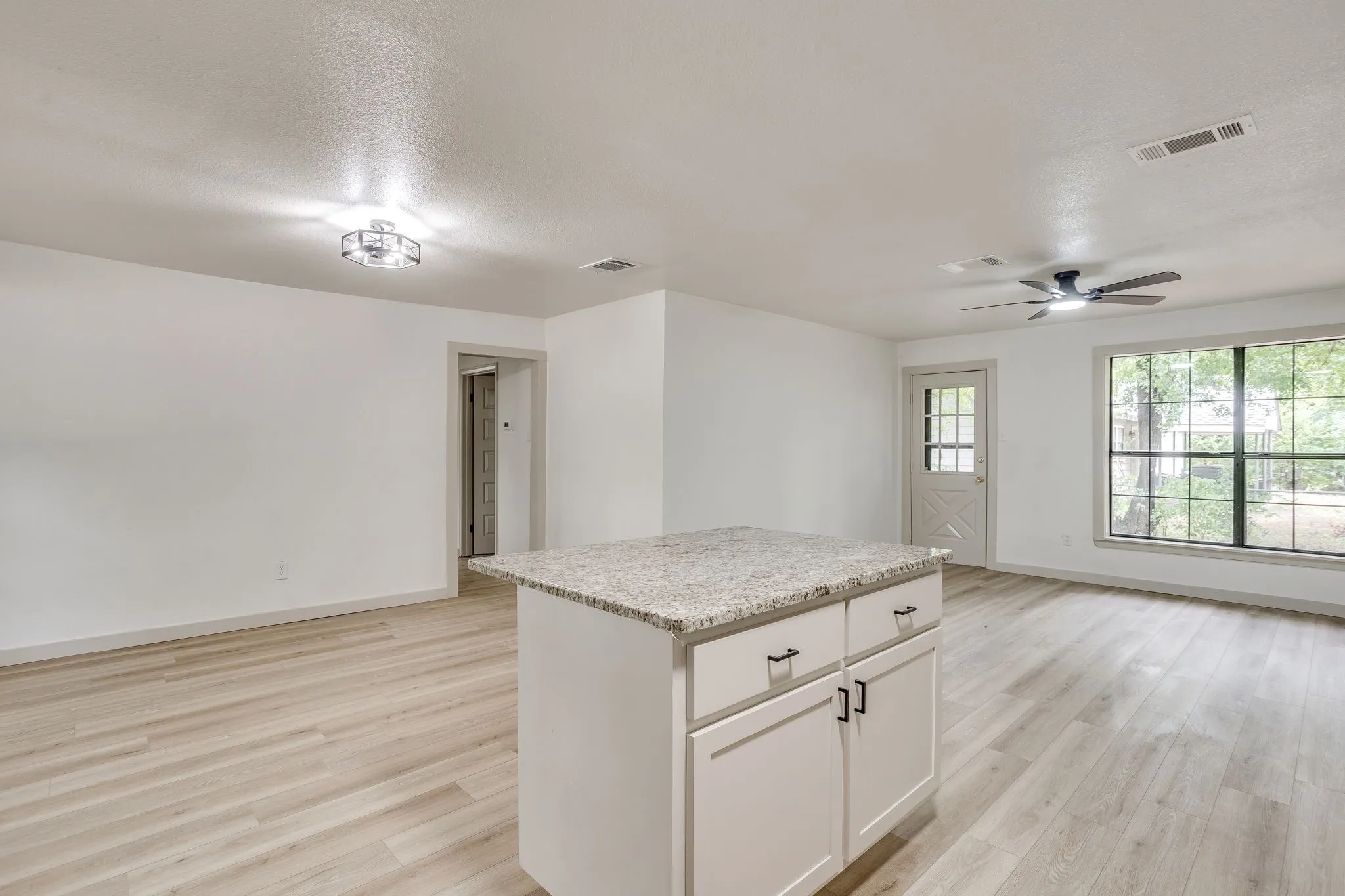 Single Family Residence For Sale in Johnson County , 703 Odell Street, Cleburne, Texas 76033, 4 Bedroom, 2 Bathroom, Garage spaces, 1,431 Sqft, built in 1970, mls#21400602, Real Estate Agent in Cleburne, Homes For Sale in Johnson county, Homes For Sale in Cleburne, Realtor in Cleburne Texas, Real Estate Brokerage Independent Realty Texas, Luminita Cordes Realtor