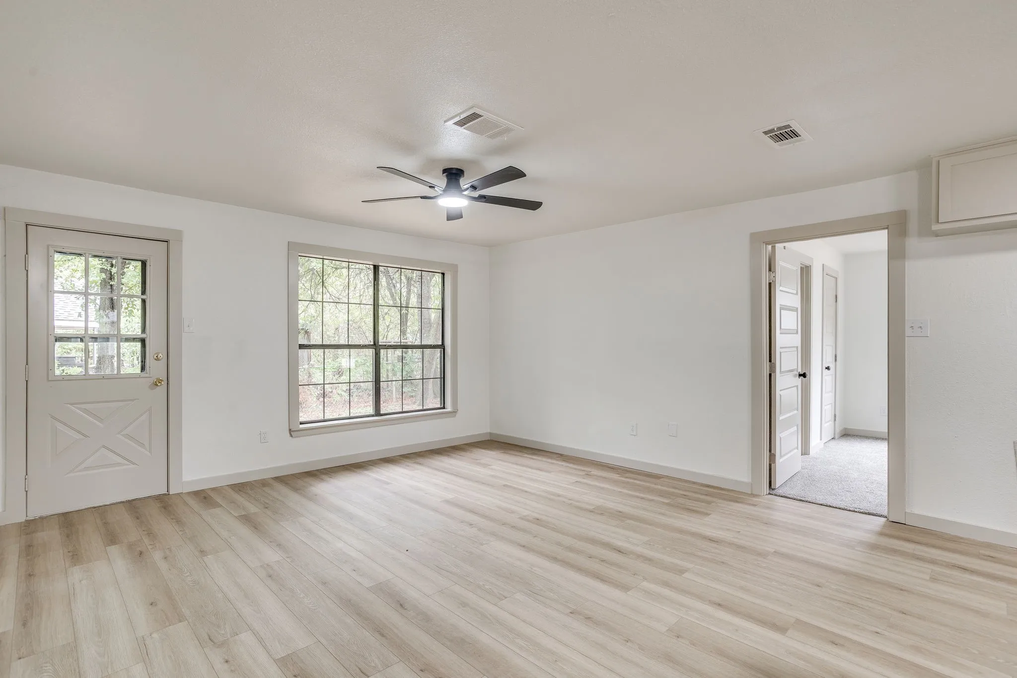 Single Family Residence For Sale in Johnson County , 703 Odell Street, Cleburne, Texas 76033, 4 Bedroom, 2 Bathroom, Garage spaces, 1,431 Sqft, built in 1970, mls#21400602, Real Estate Agent in Cleburne, Homes For Sale in Johnson county, Homes For Sale in Cleburne, Realtor in Cleburne Texas, Real Estate Brokerage Independent Realty Texas, Luminita Cordes Realtor