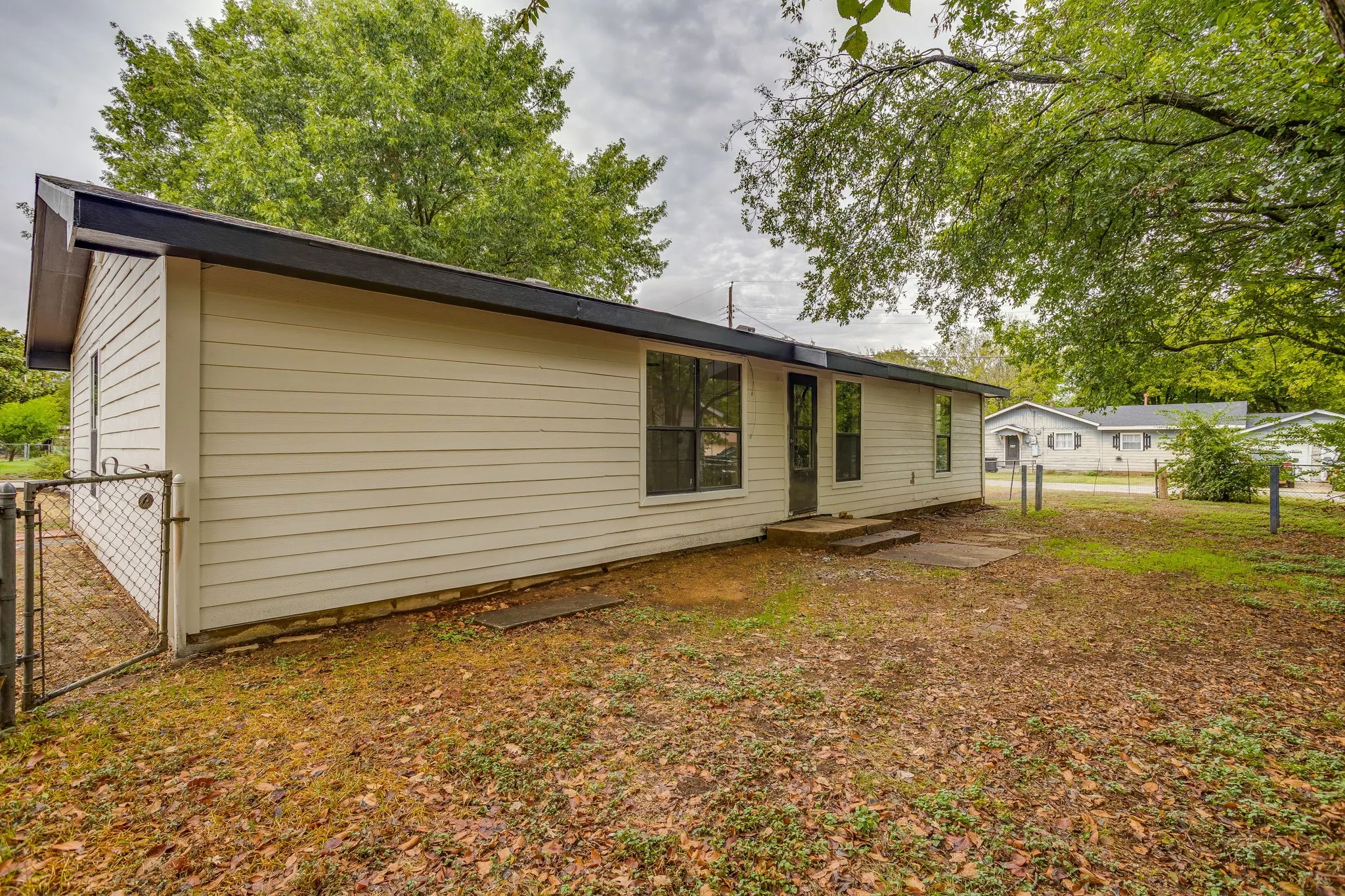 Single Family Residence For Sale in Johnson County , 703 Odell Street, Cleburne, Texas 76033, 4 Bedroom, 2 Bathroom, Garage spaces, 1,431 Sqft, built in 1970, mls#21400602, Real Estate Agent in Cleburne, Homes For Sale in Johnson county, Homes For Sale in Cleburne, Realtor in Cleburne Texas, Real Estate Brokerage Independent Realty Texas, Luminita Cordes Realtor