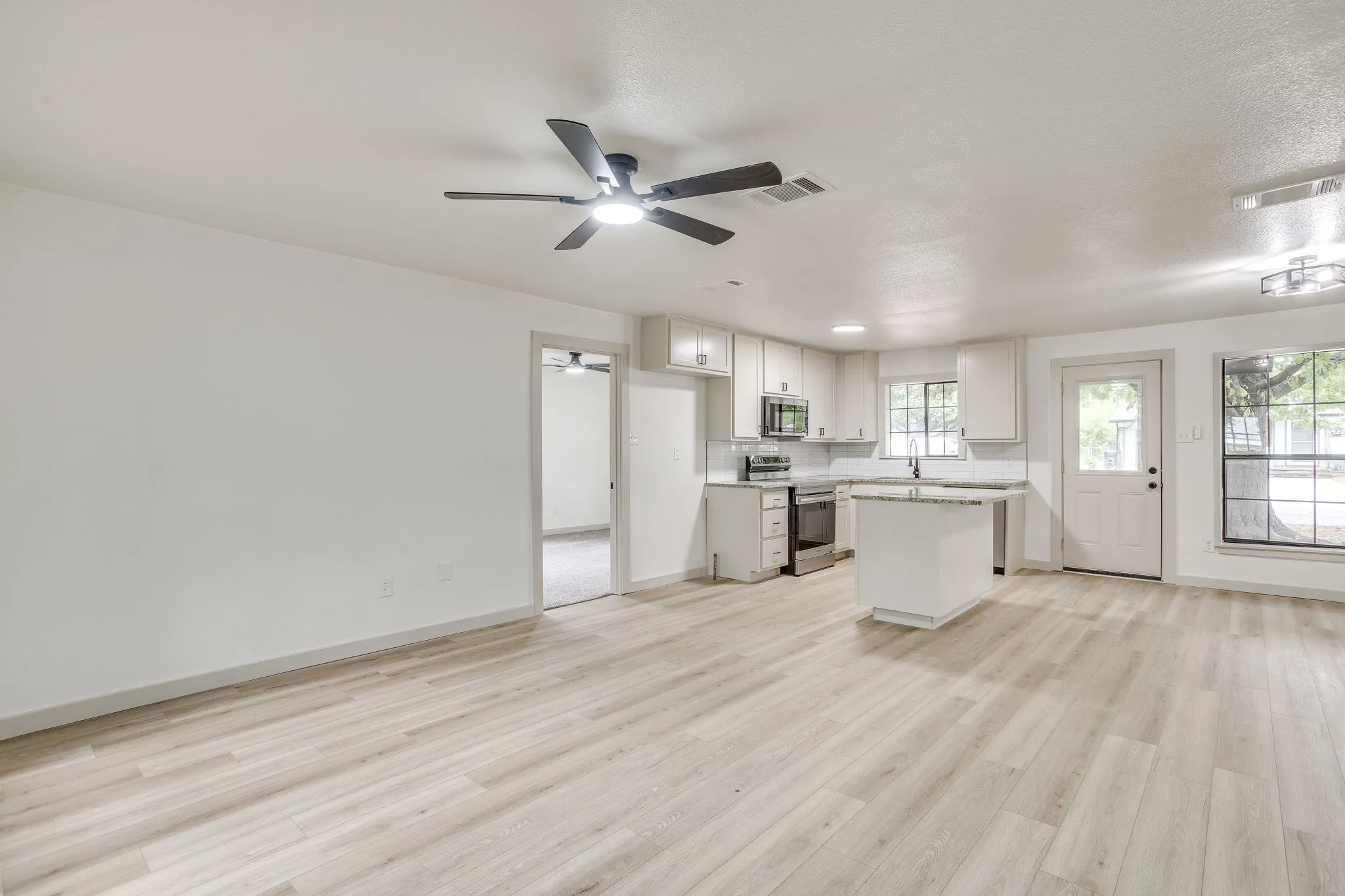 Single Family Residence For Sale in Johnson County , 703 Odell Street, Cleburne, Texas 76033, 4 Bedroom, 2 Bathroom, Garage spaces, 1,431 Sqft, built in 1970, mls#21400602, Real Estate Agent in Cleburne, Homes For Sale in Johnson county, Homes For Sale in Cleburne, Realtor in Cleburne Texas, Real Estate Brokerage Independent Realty Texas, Luminita Cordes Realtor