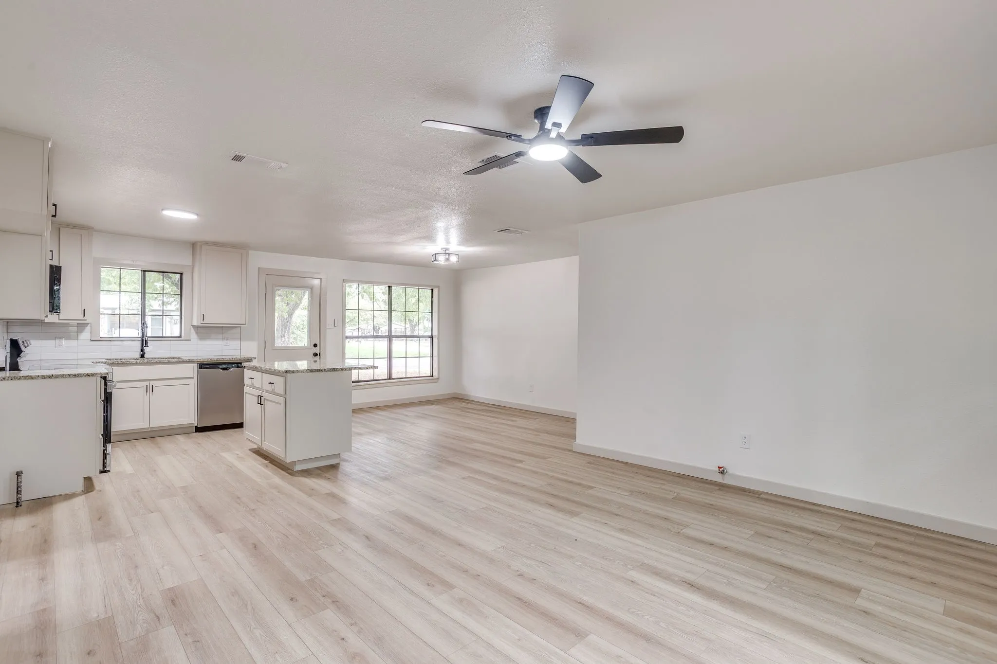 Single Family Residence For Sale in Johnson County , 703 Odell Street, Cleburne, Texas 76033, 4 Bedroom, 2 Bathroom, Garage spaces, 1,431 Sqft, built in 1970, mls#21400602, Real Estate Agent in Cleburne, Homes For Sale in Johnson county, Homes For Sale in Cleburne, Realtor in Cleburne Texas, Real Estate Brokerage Independent Realty Texas, Luminita Cordes Realtor